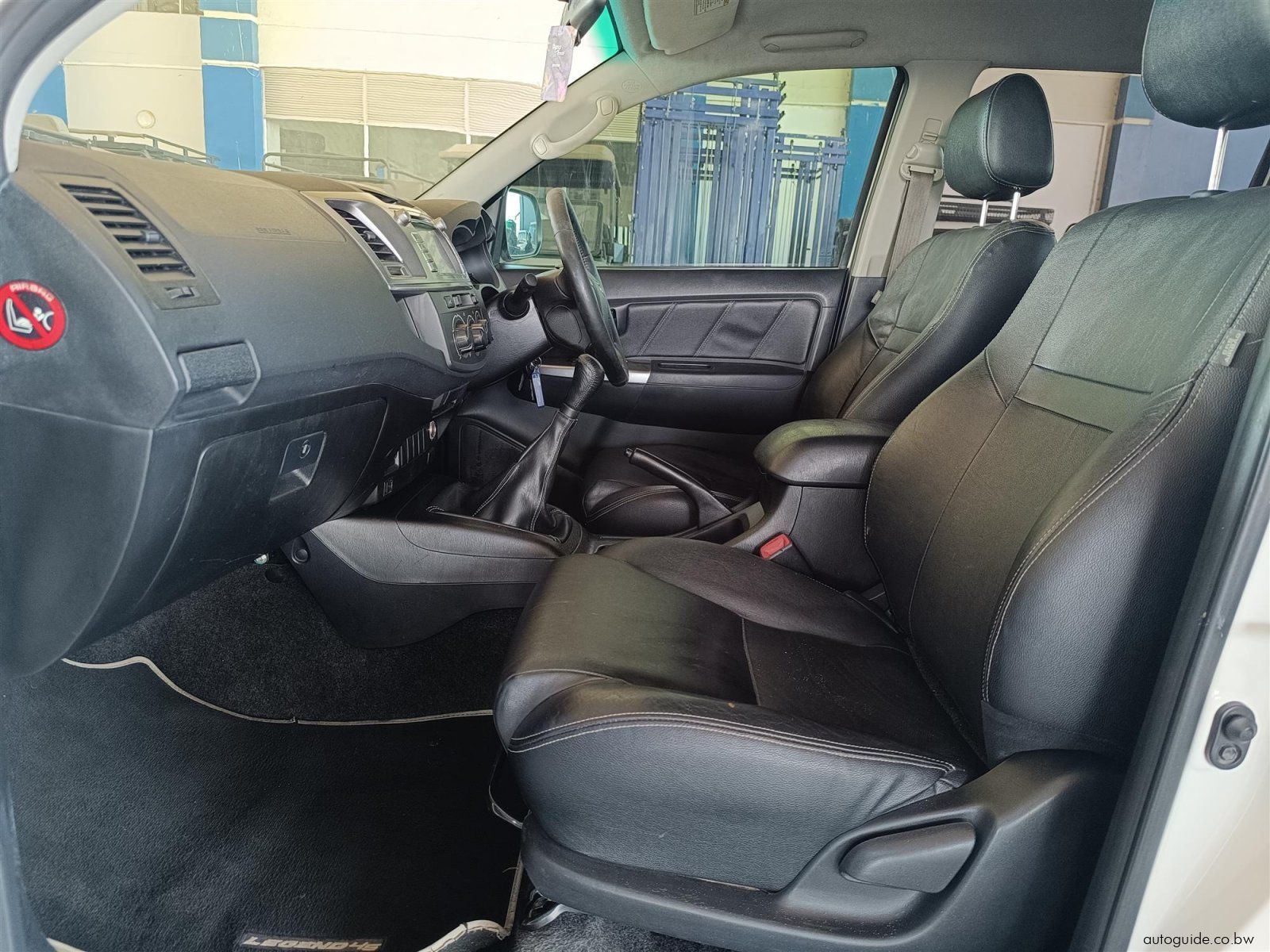 2015 Toyota Hilux Legend 45 VVTi photo