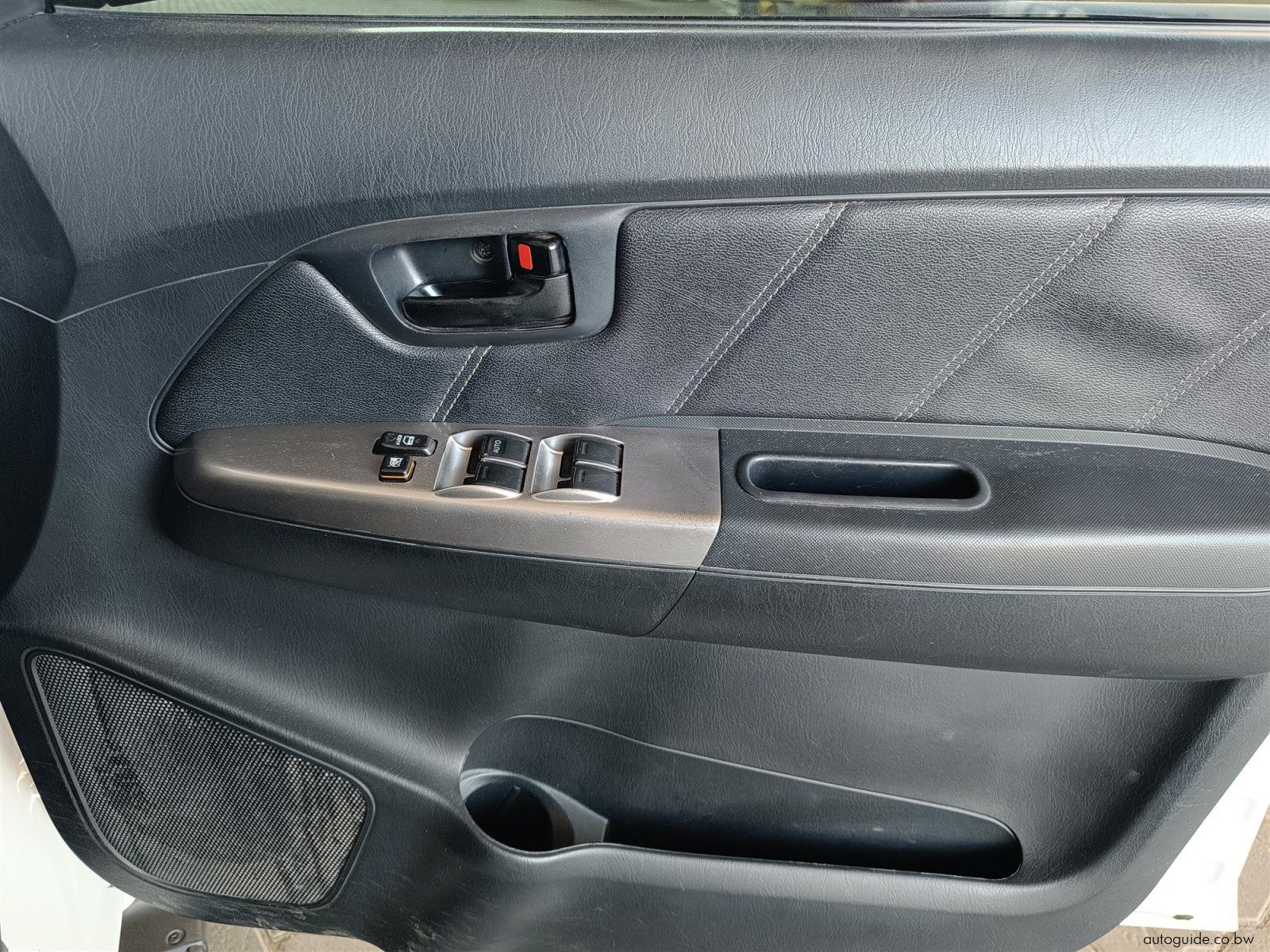 2015 Toyota Hilux Legend 45 VVTi photo