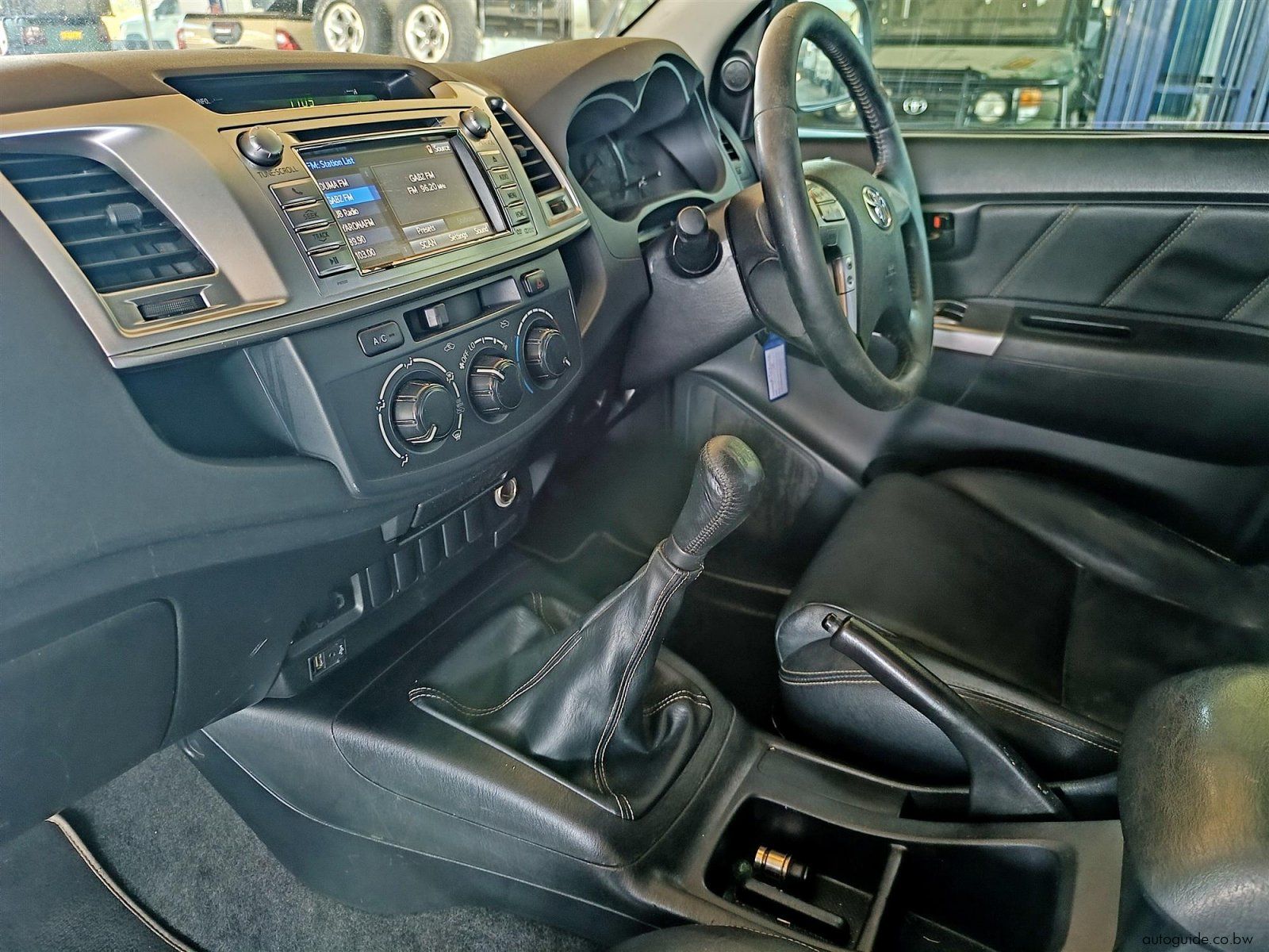 2015 Toyota Hilux Legend 45 VVTi photo