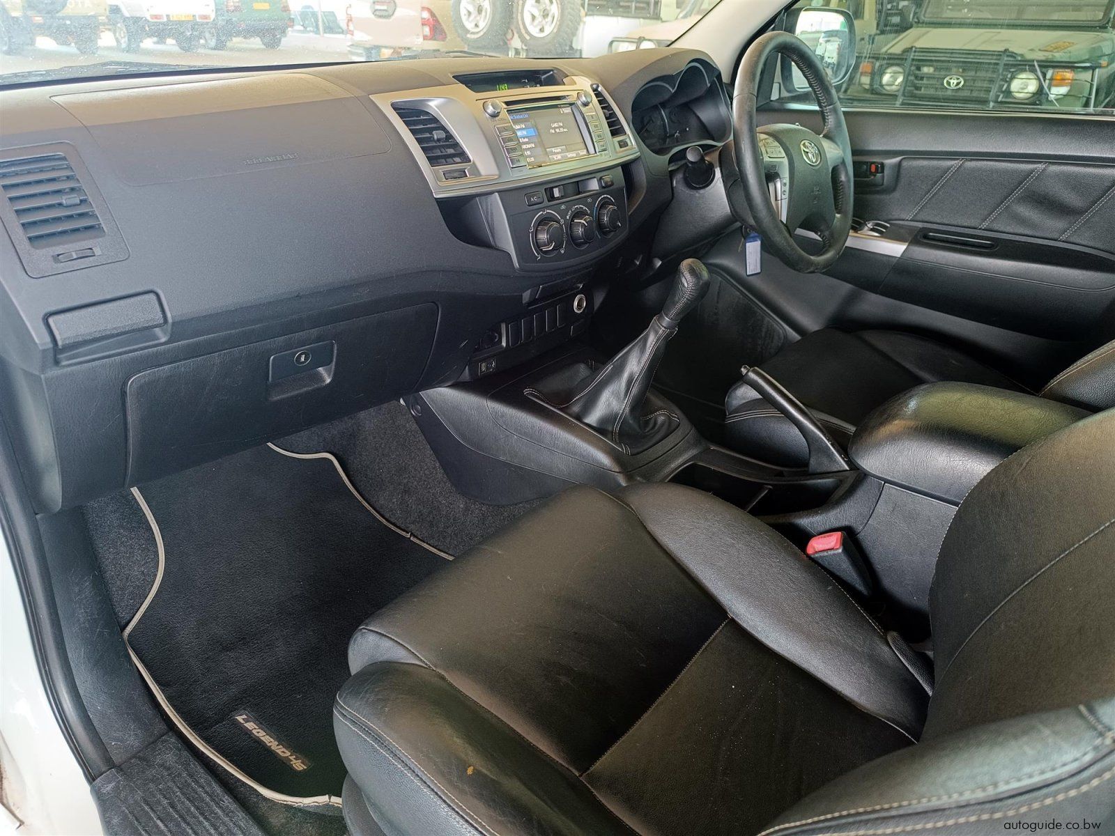 2015 Toyota Hilux Legend 45 VVTi photo