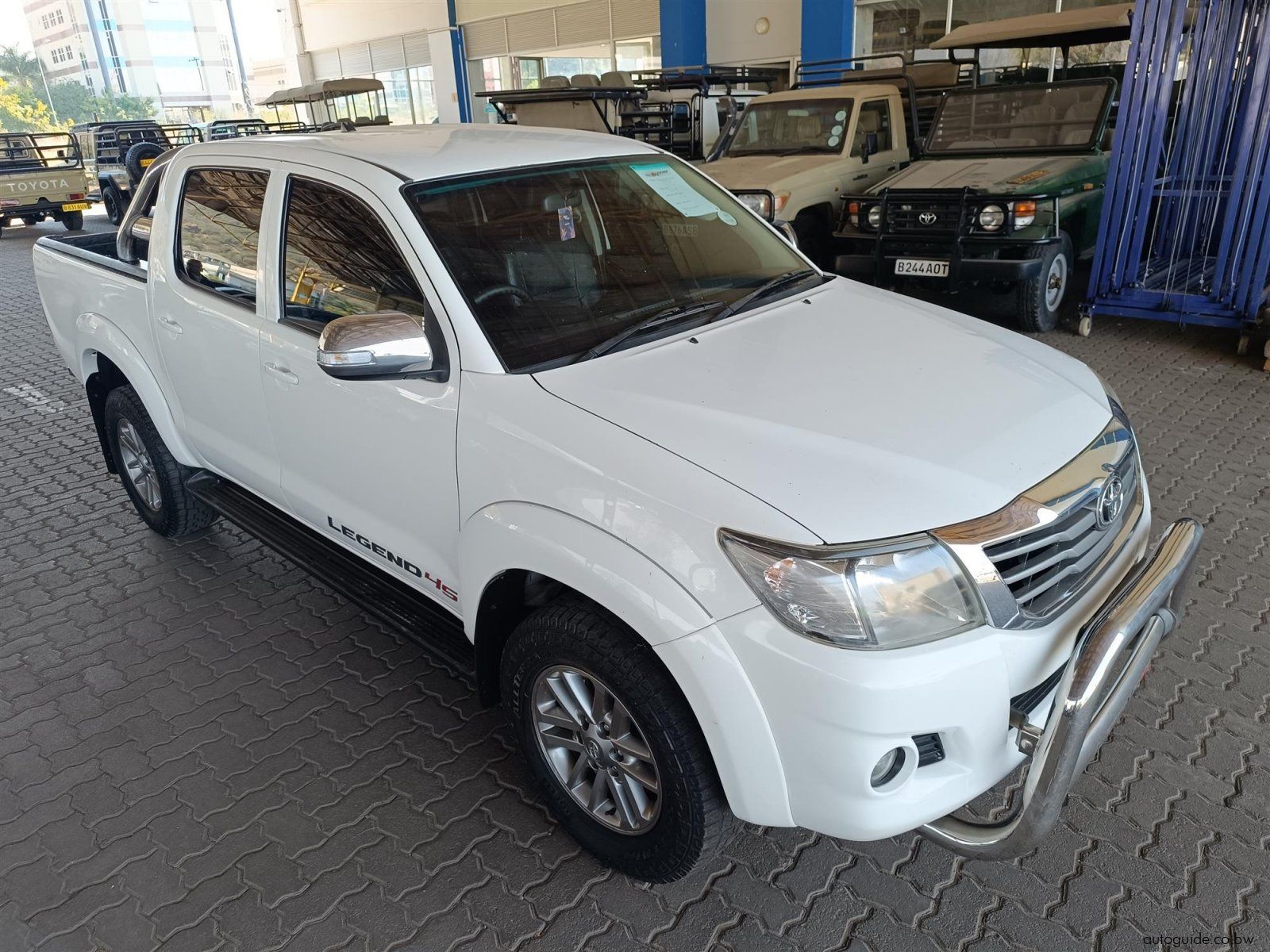 2015 Toyota Hilux Legend 45 VVTi photo