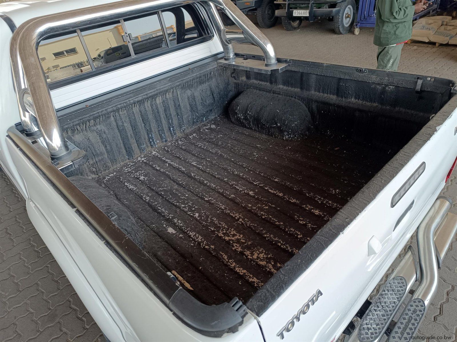 2015 Toyota Hilux Legend 45 VVTi photo