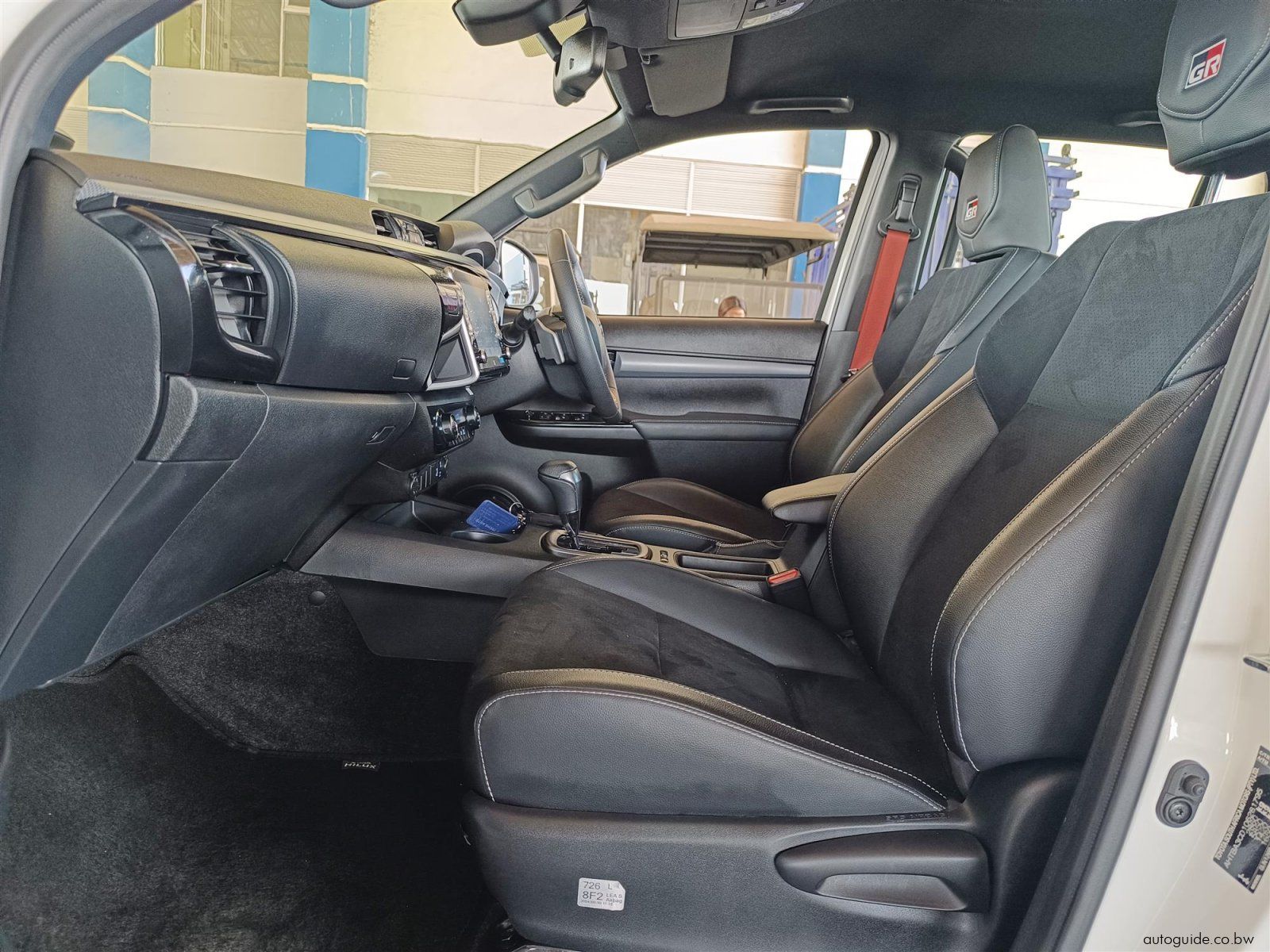 2024 Toyota Hilux GR-Sport 2.8GD-6 4x4 A/T photo