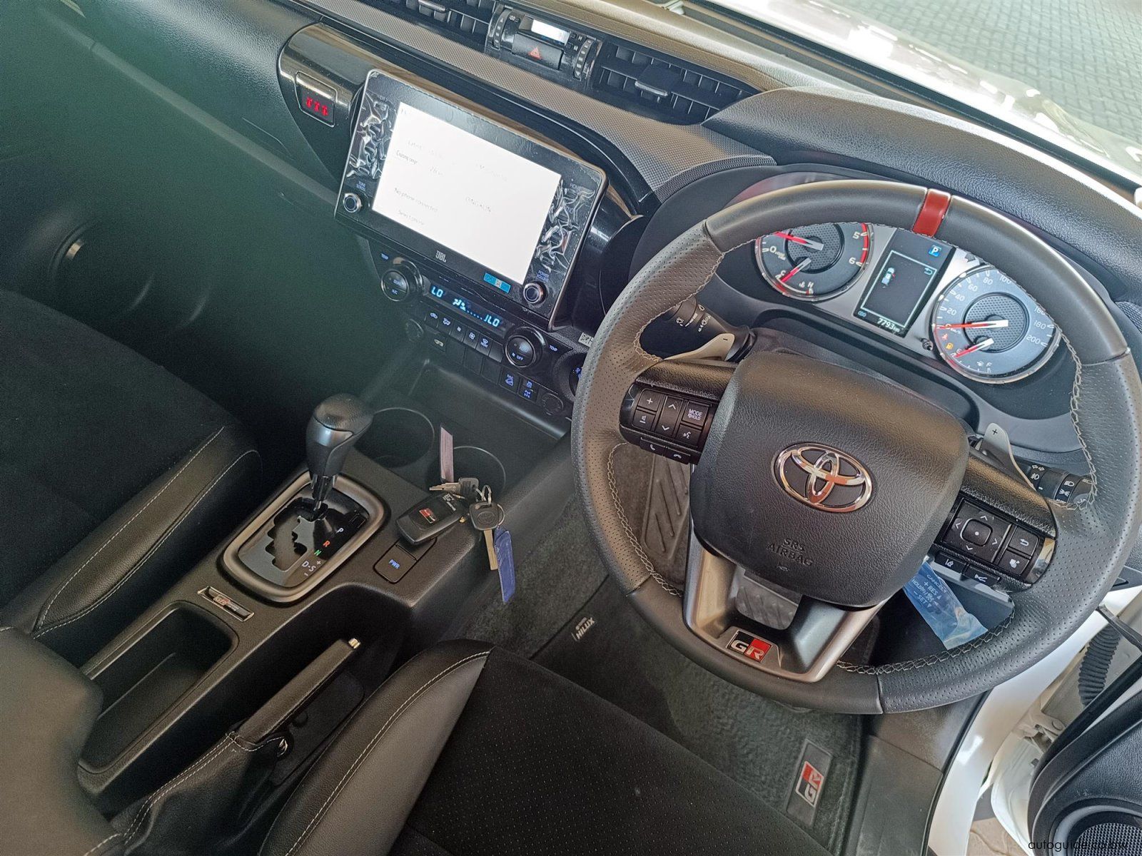 2024 Toyota Hilux GR-Sport 2.8GD-6 4x4 A/T photo