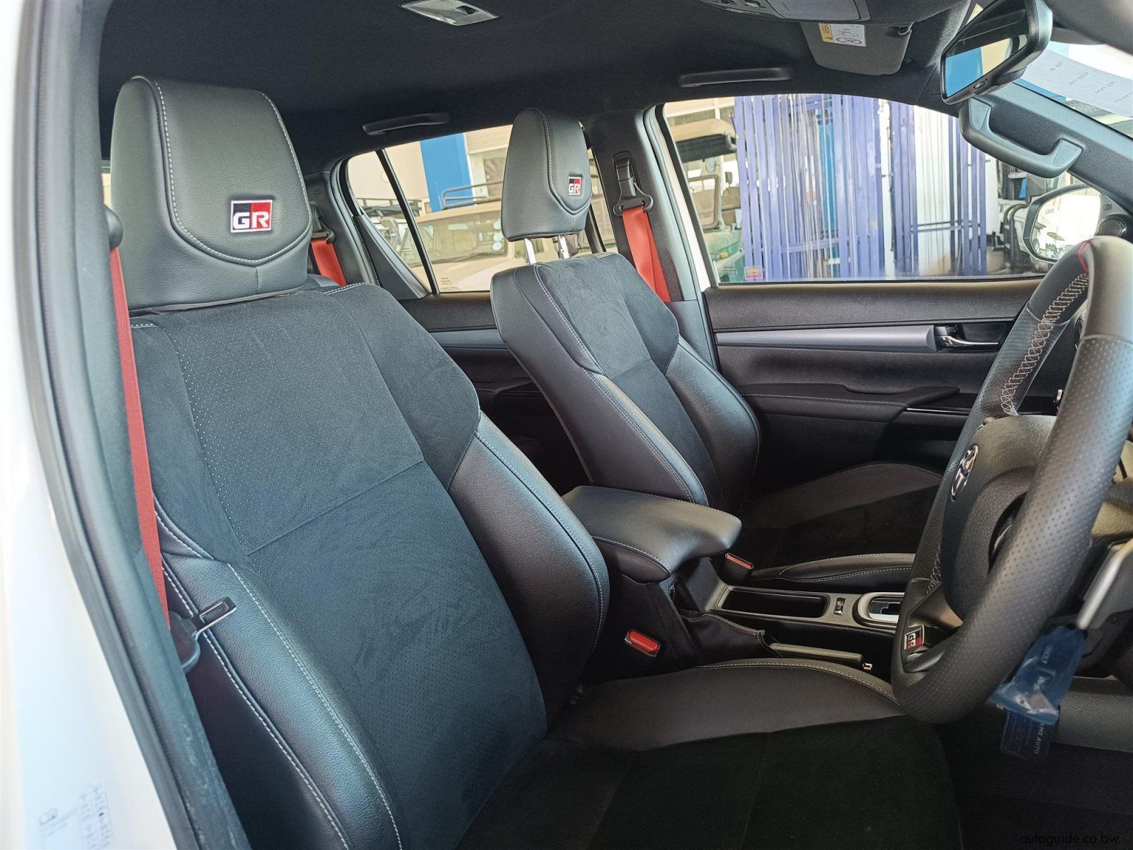 2024 Toyota Hilux GR-Sport 2.8GD-6 4x4 A/T photo