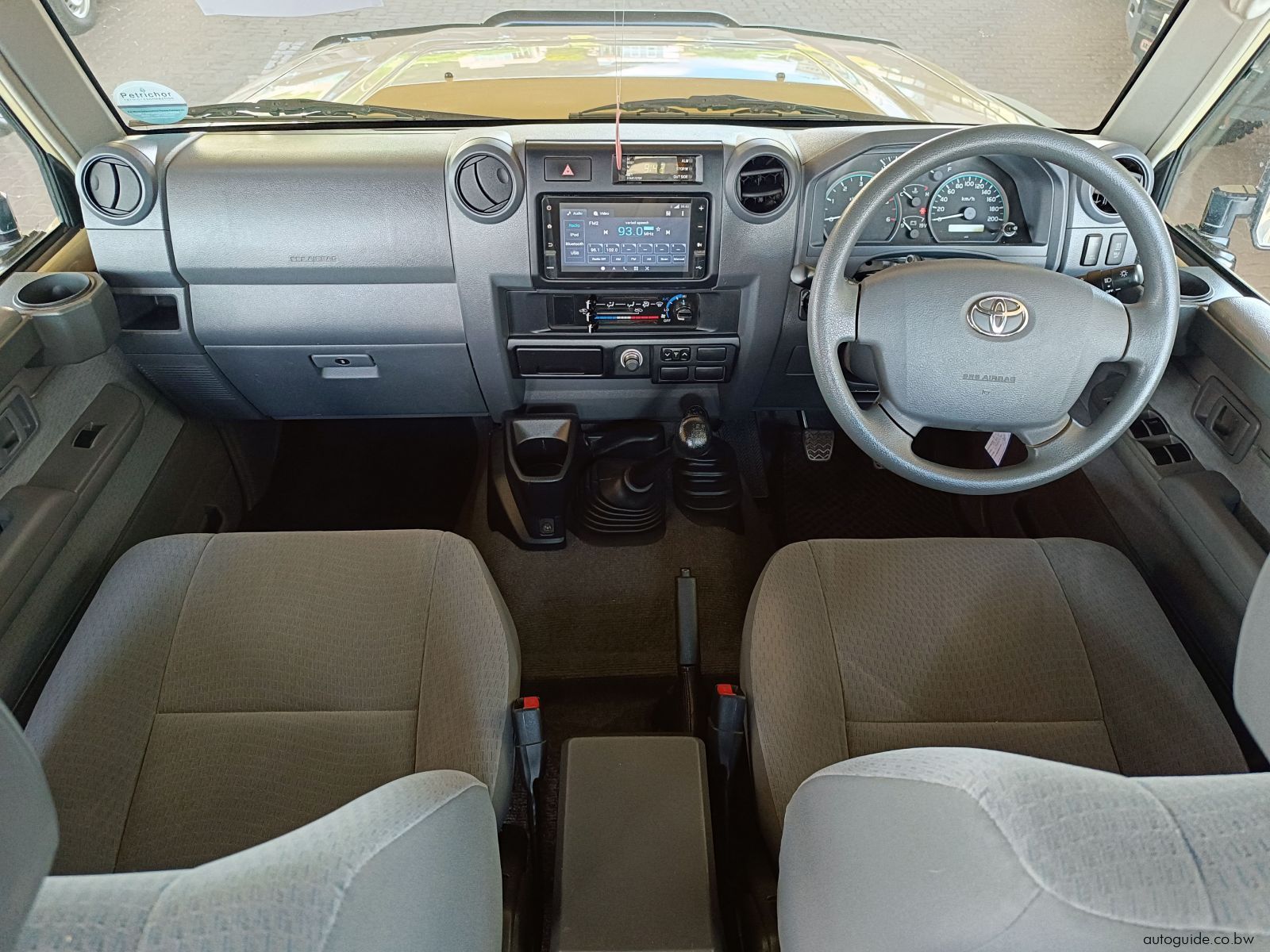 2020 Toyota Land Cruiser V8 LX photo