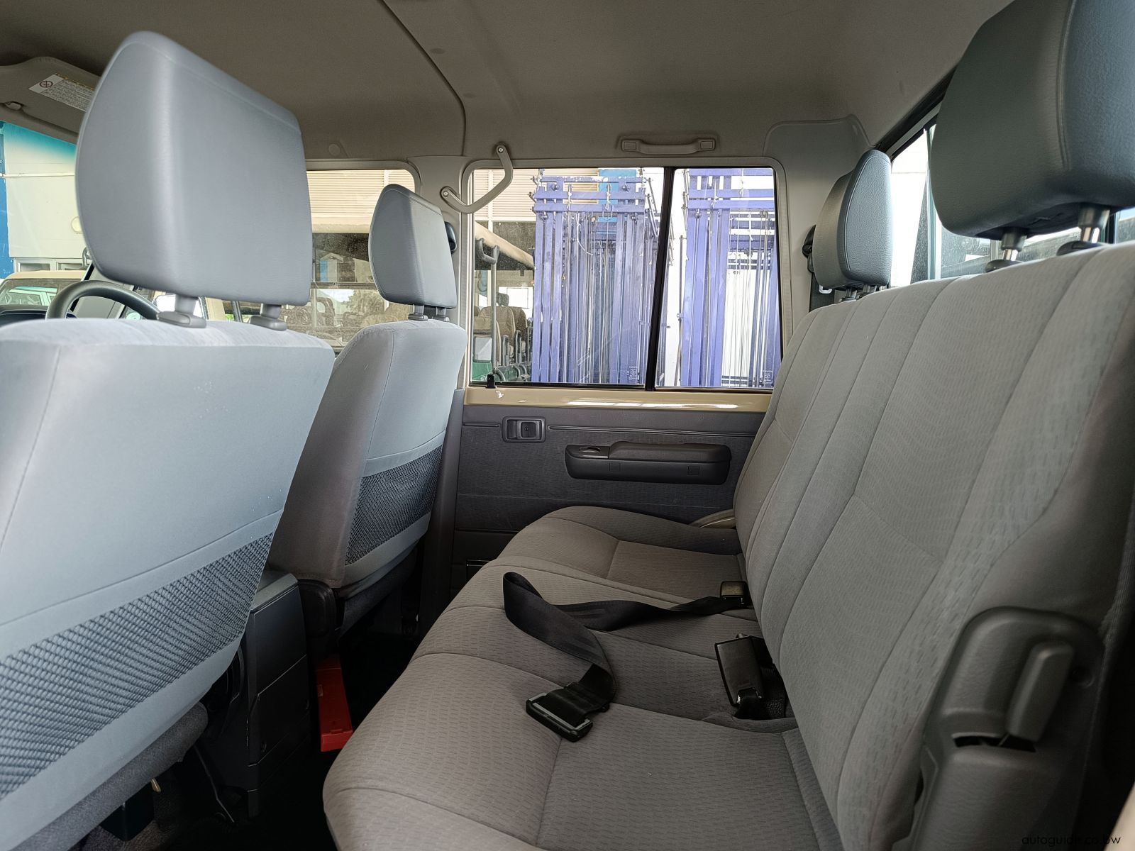 2020 Toyota Land Cruiser V8 LX photo