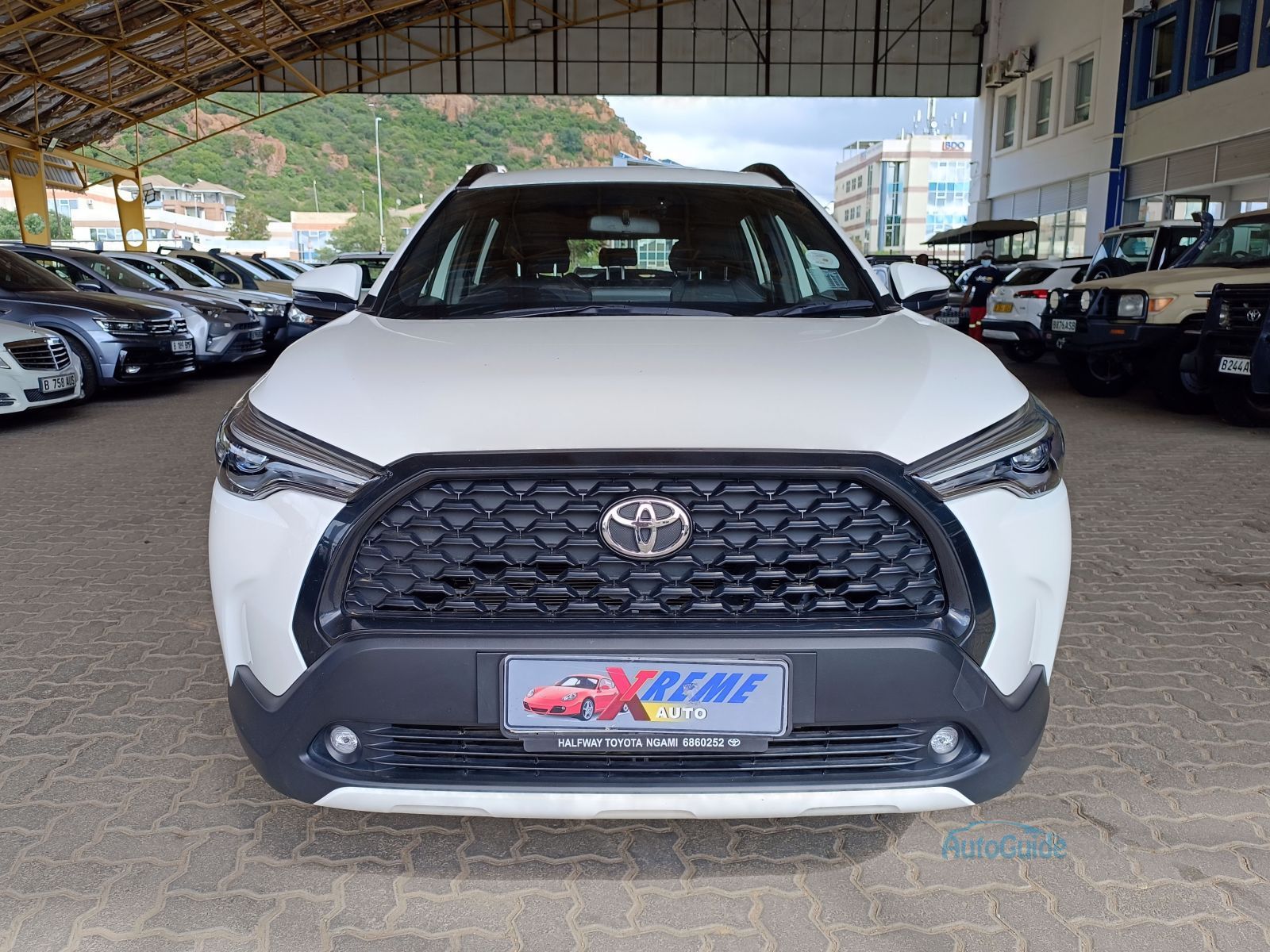 2025 Toyota Corolla Cross XS photo
