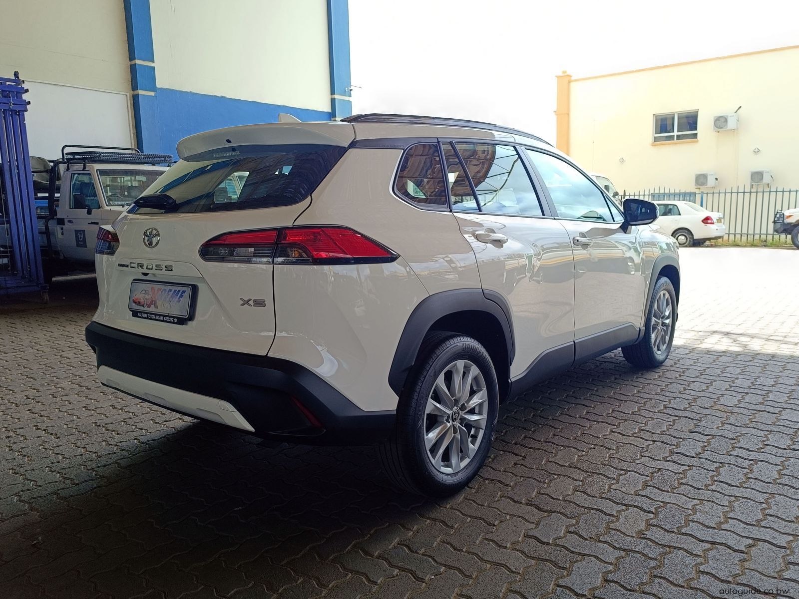 2025 Toyota Corolla Cross XS photo