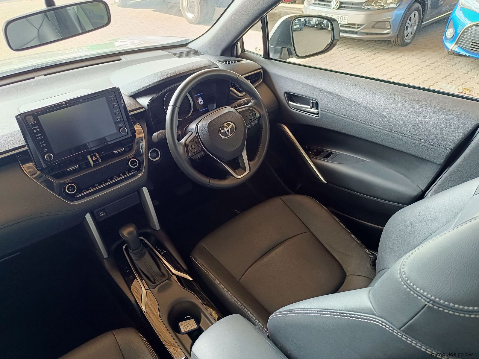 2025 Toyota Corolla Cross XS photo