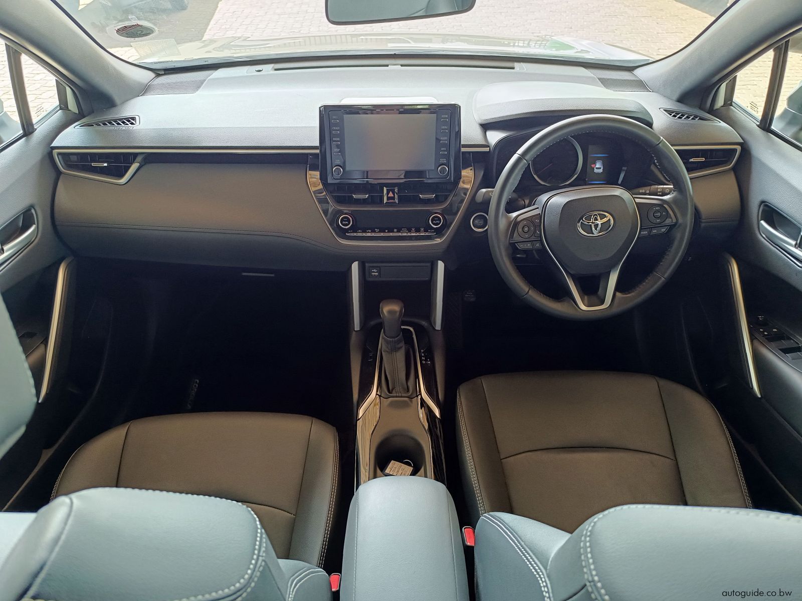 2025 Toyota Corolla Cross XS photo