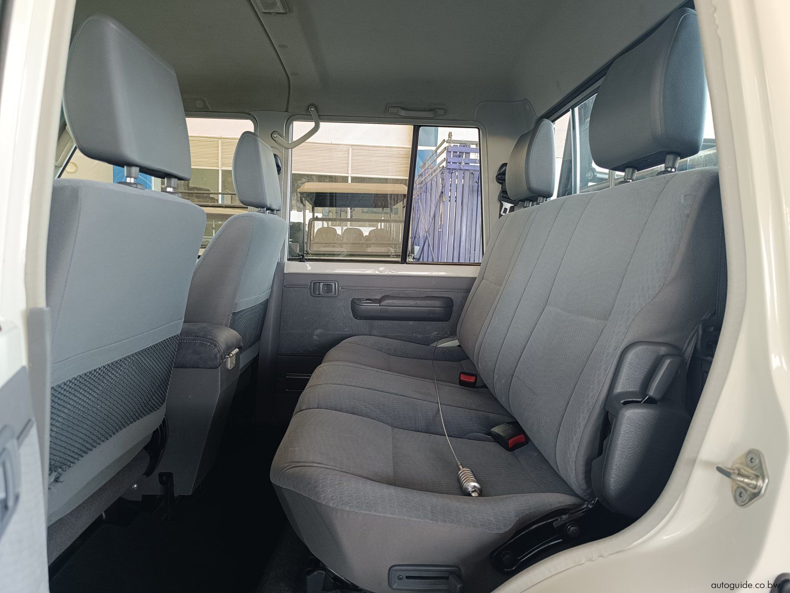 2020 Toyota Land Cruiser 4.5 V8 LX photo