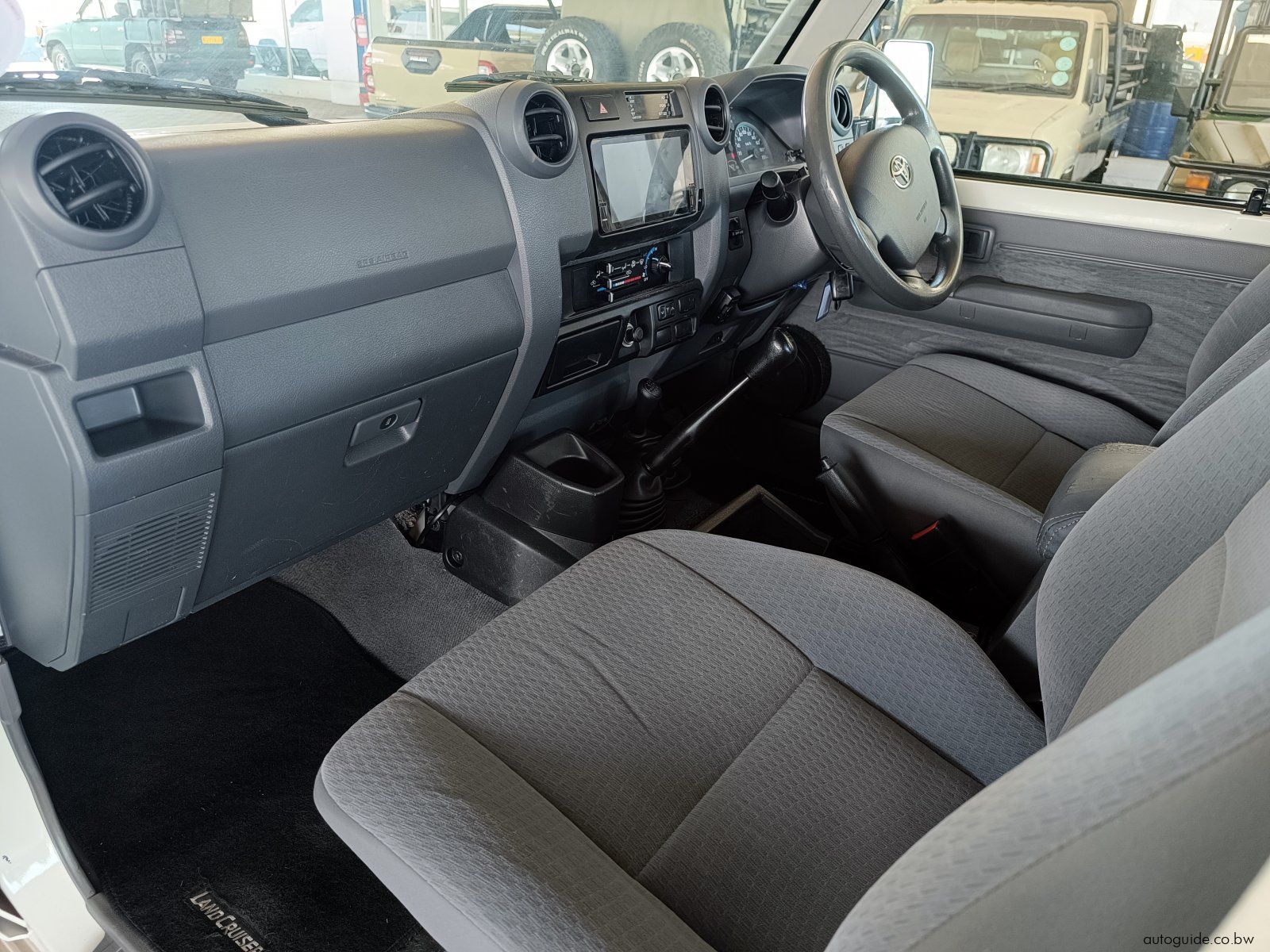 2020 Toyota Land Cruiser 4.5 V8 LX photo