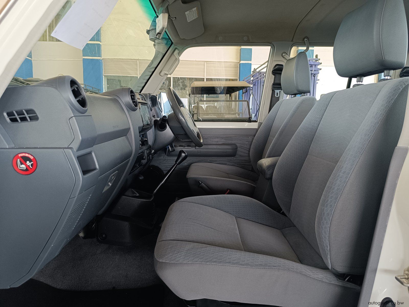 2020 Toyota Land Cruiser 4.5 V8 LX photo