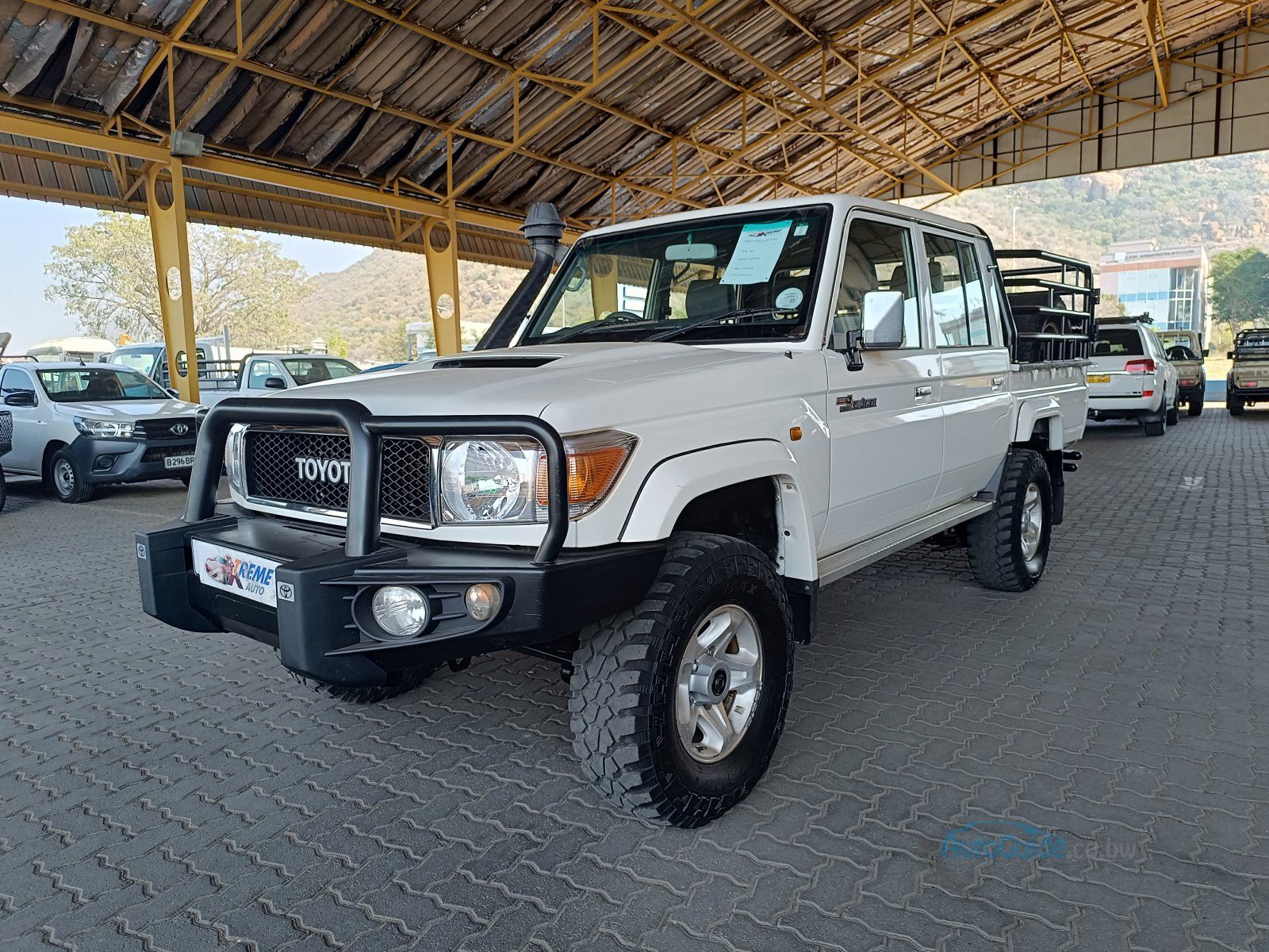 2020 Toyota Land Cruiser 4.5 V8 LX photo