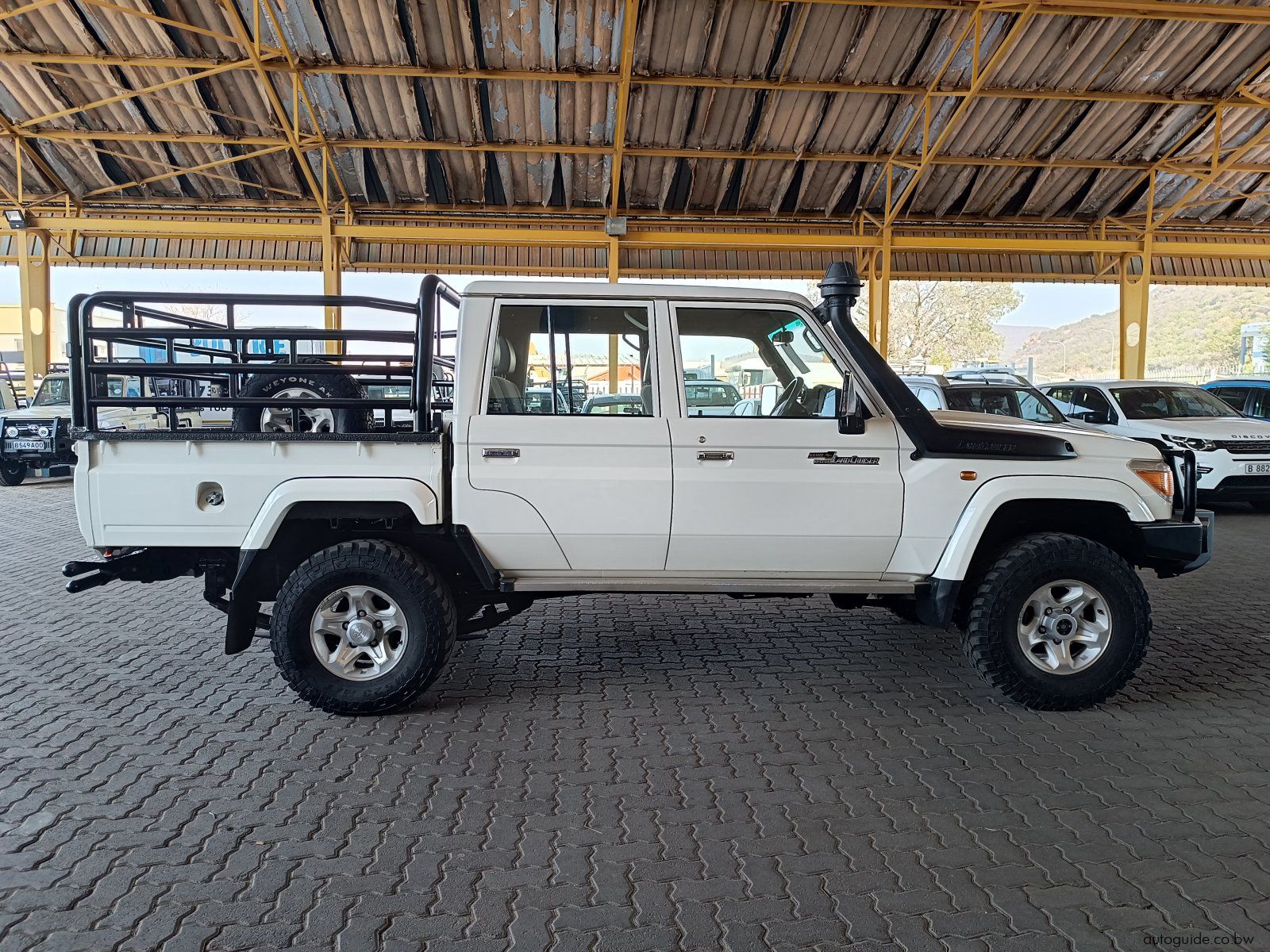 2020 Toyota Land Cruiser 4.5 V8 LX photo