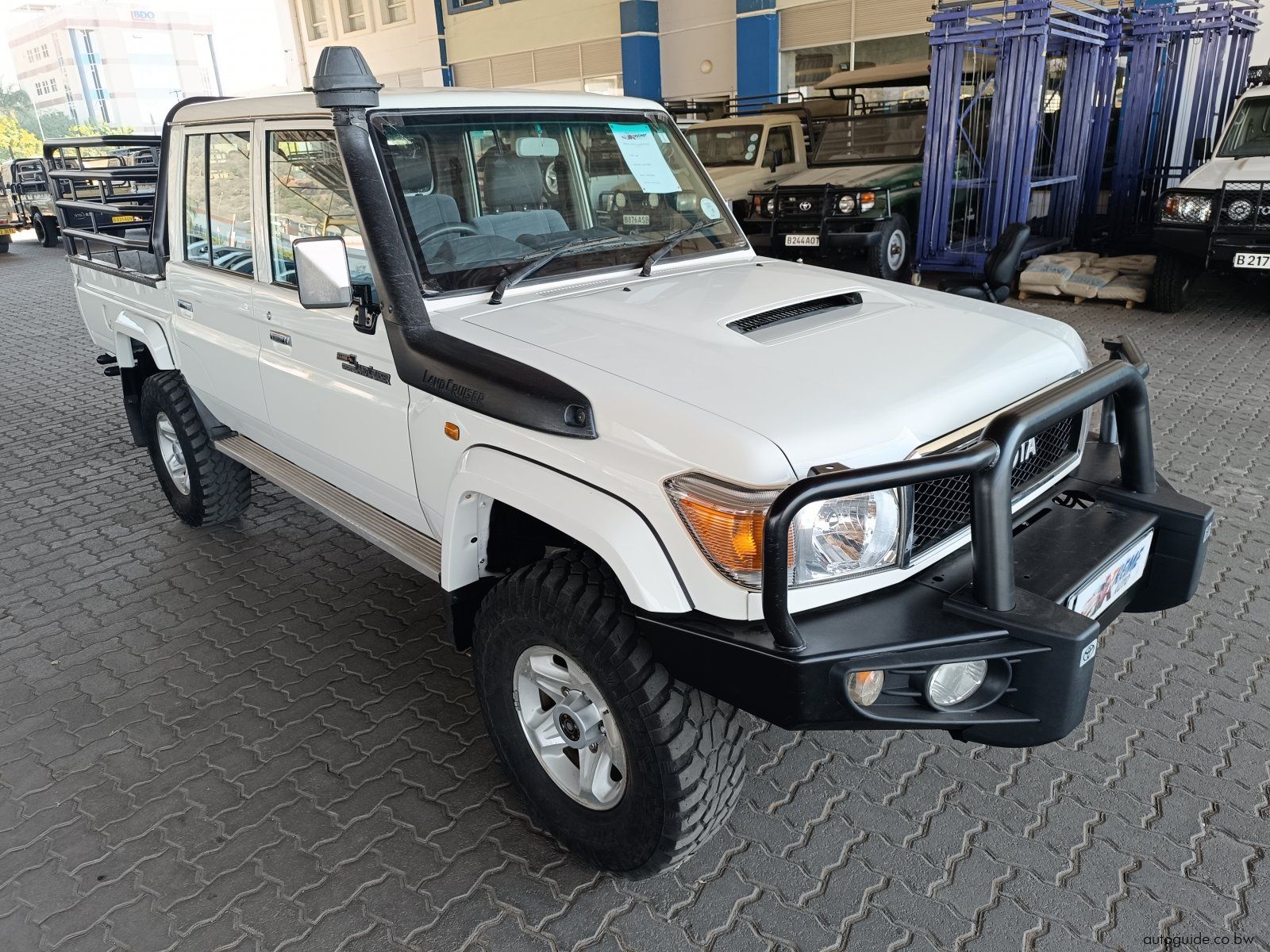 2020 Toyota Land Cruiser 4.5 V8 LX photo