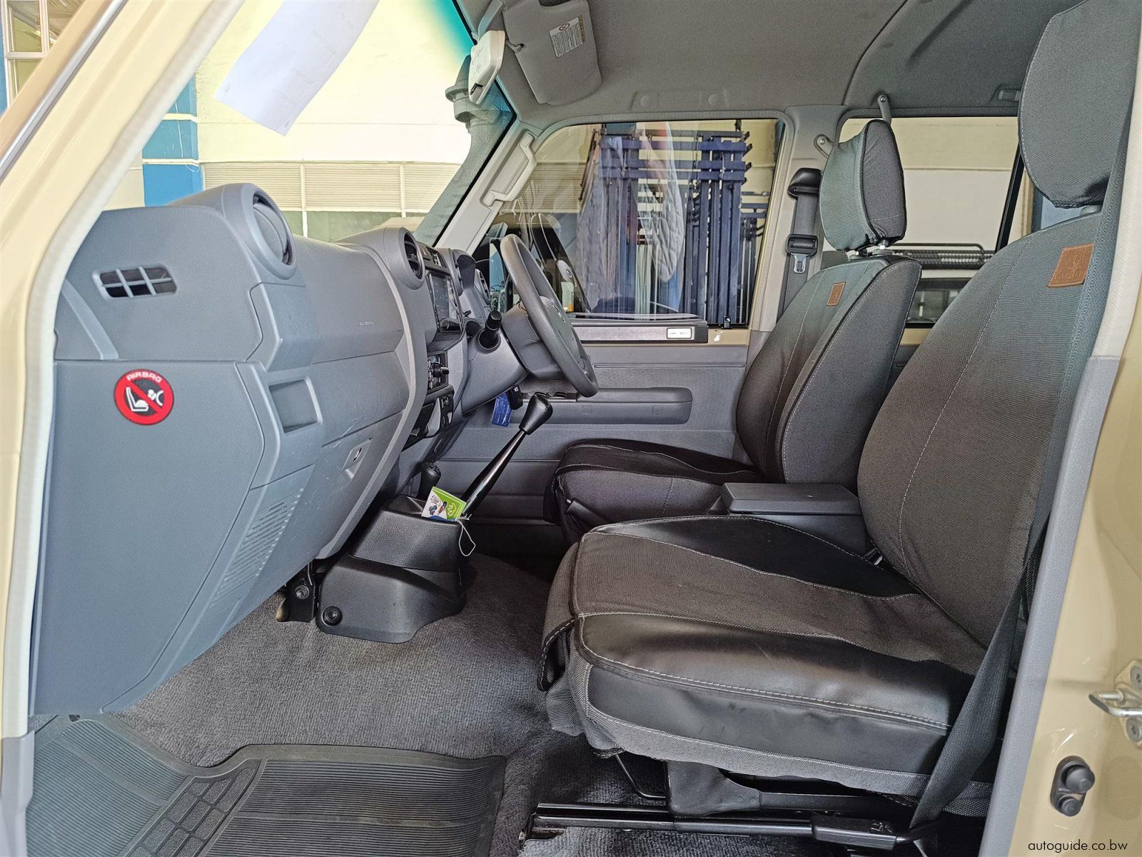 2020 Toyota Land Cruiser 4.5 V8 LX photo