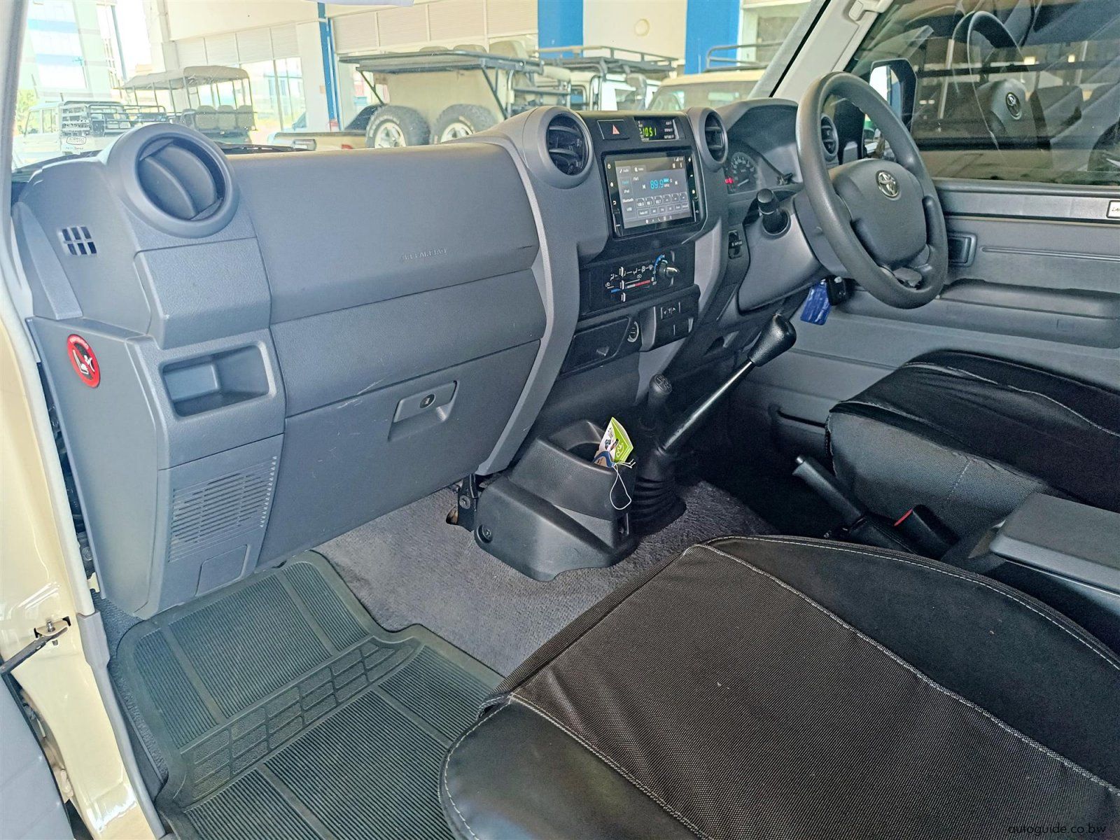 2020 Toyota Land Cruiser 4.5 V8 LX photo