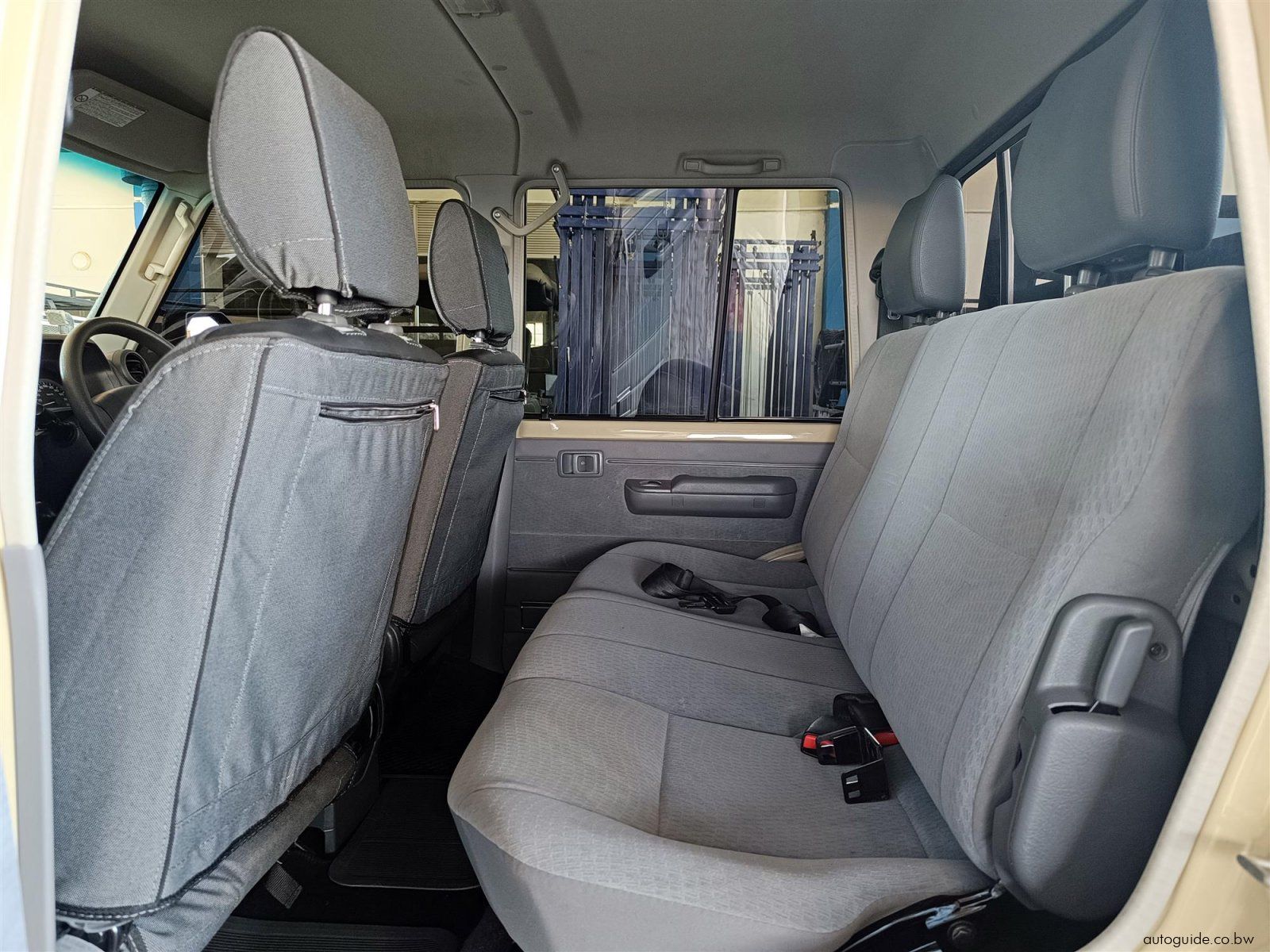 2020 Toyota Land Cruiser 4.5 V8 LX photo