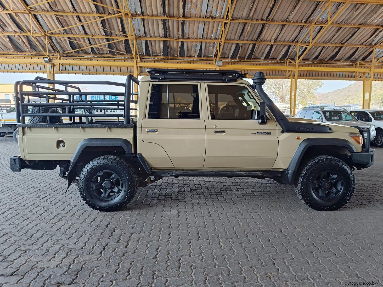 2020 Toyota Land Cruiser 4.5 V8 LX photo