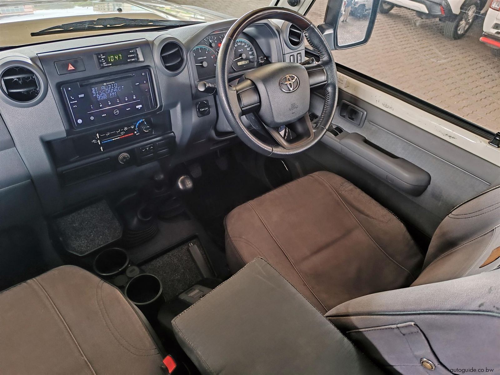 2020 Toyota Land Cruiser 4.5 V8 LX photo
