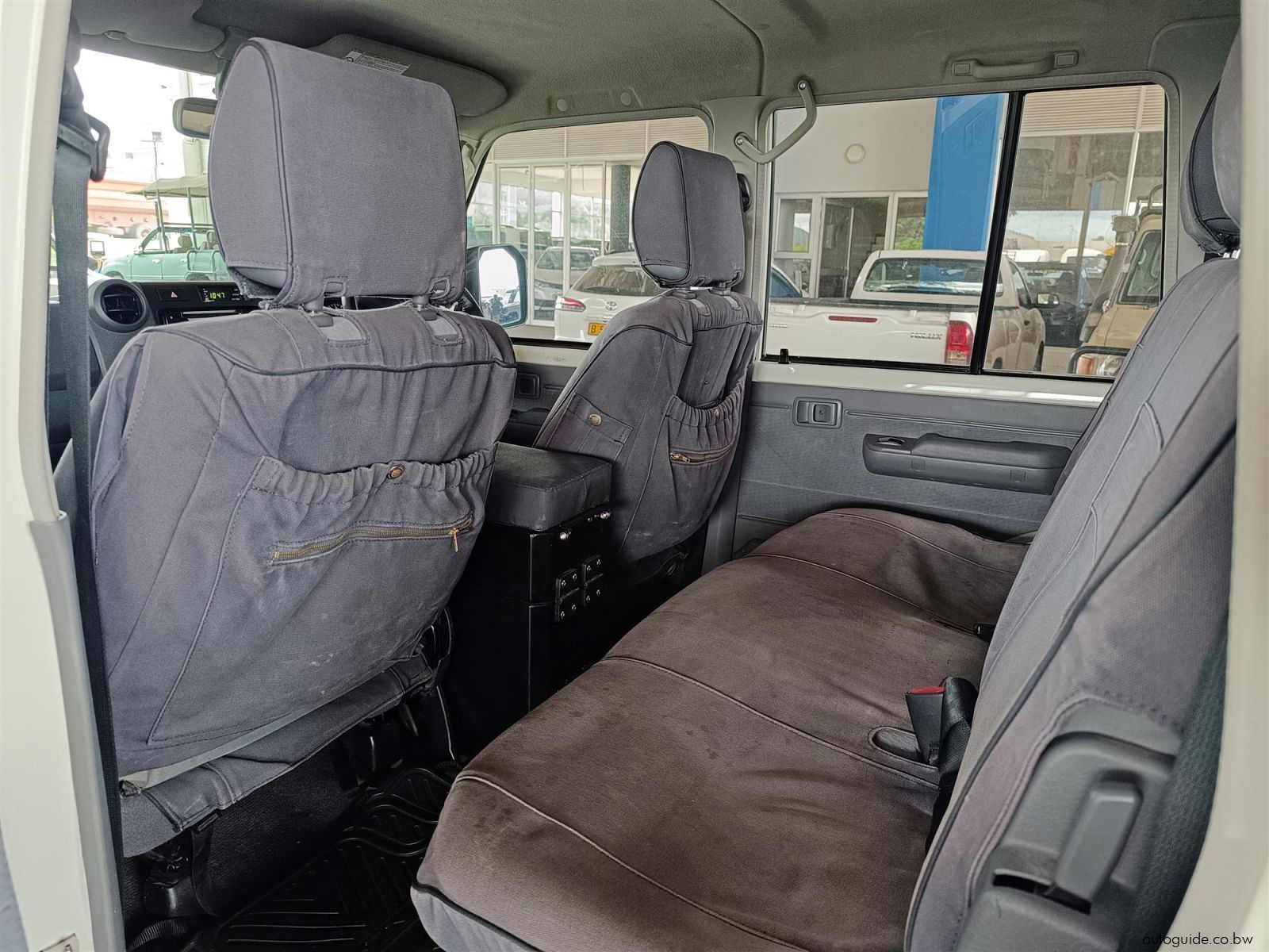 2020 Toyota Land Cruiser 4.5 V8 LX photo