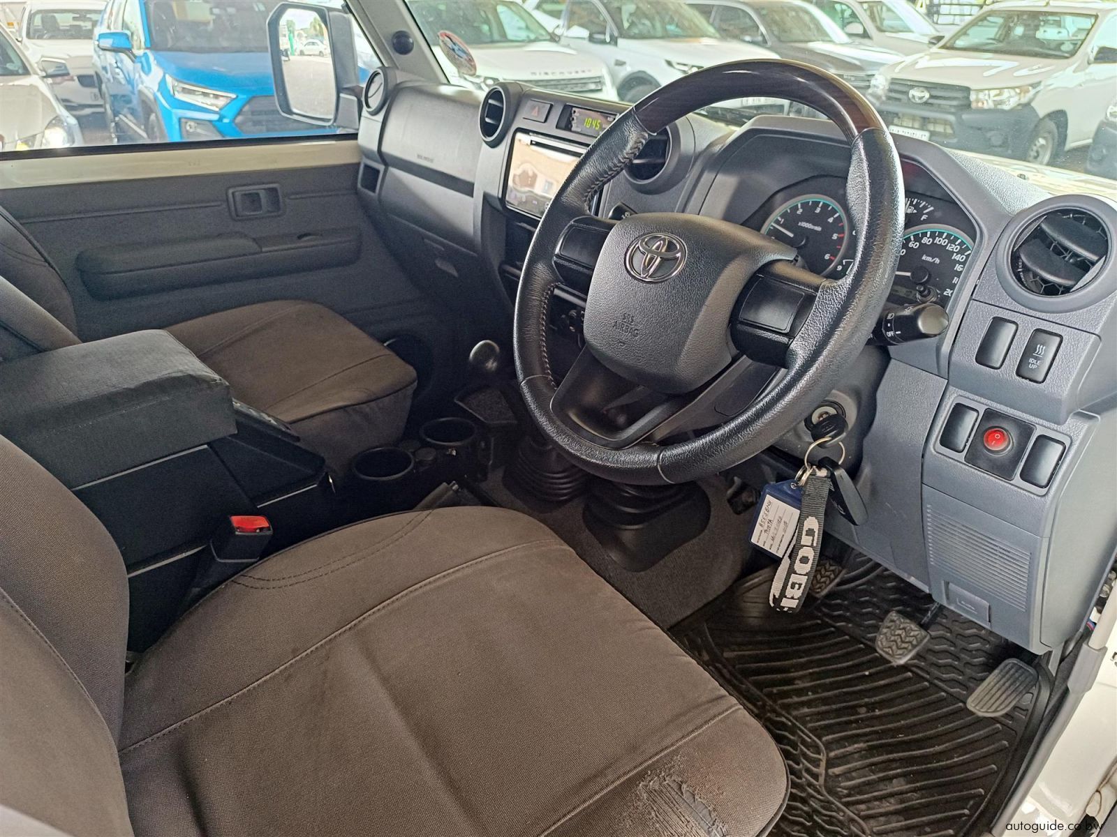 2020 Toyota Land Cruiser 4.5 V8 LX photo