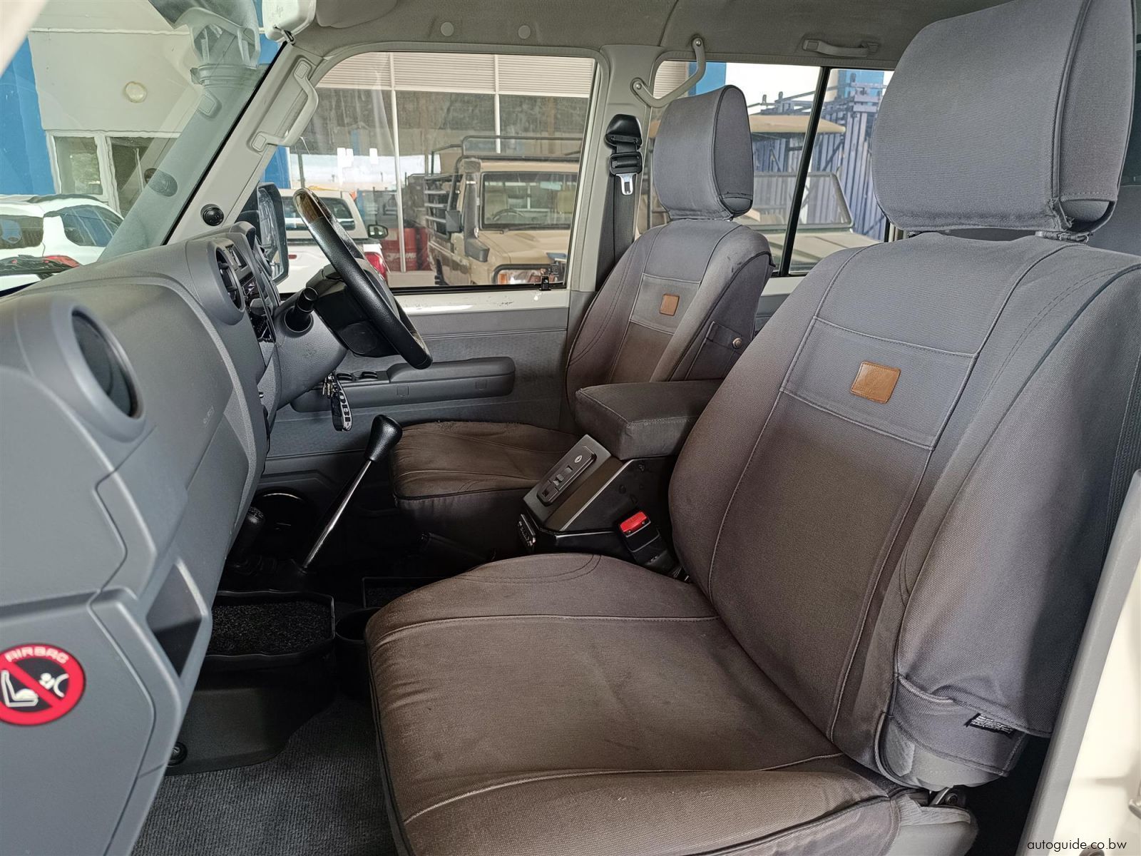 2020 Toyota Land Cruiser 4.5 V8 LX photo