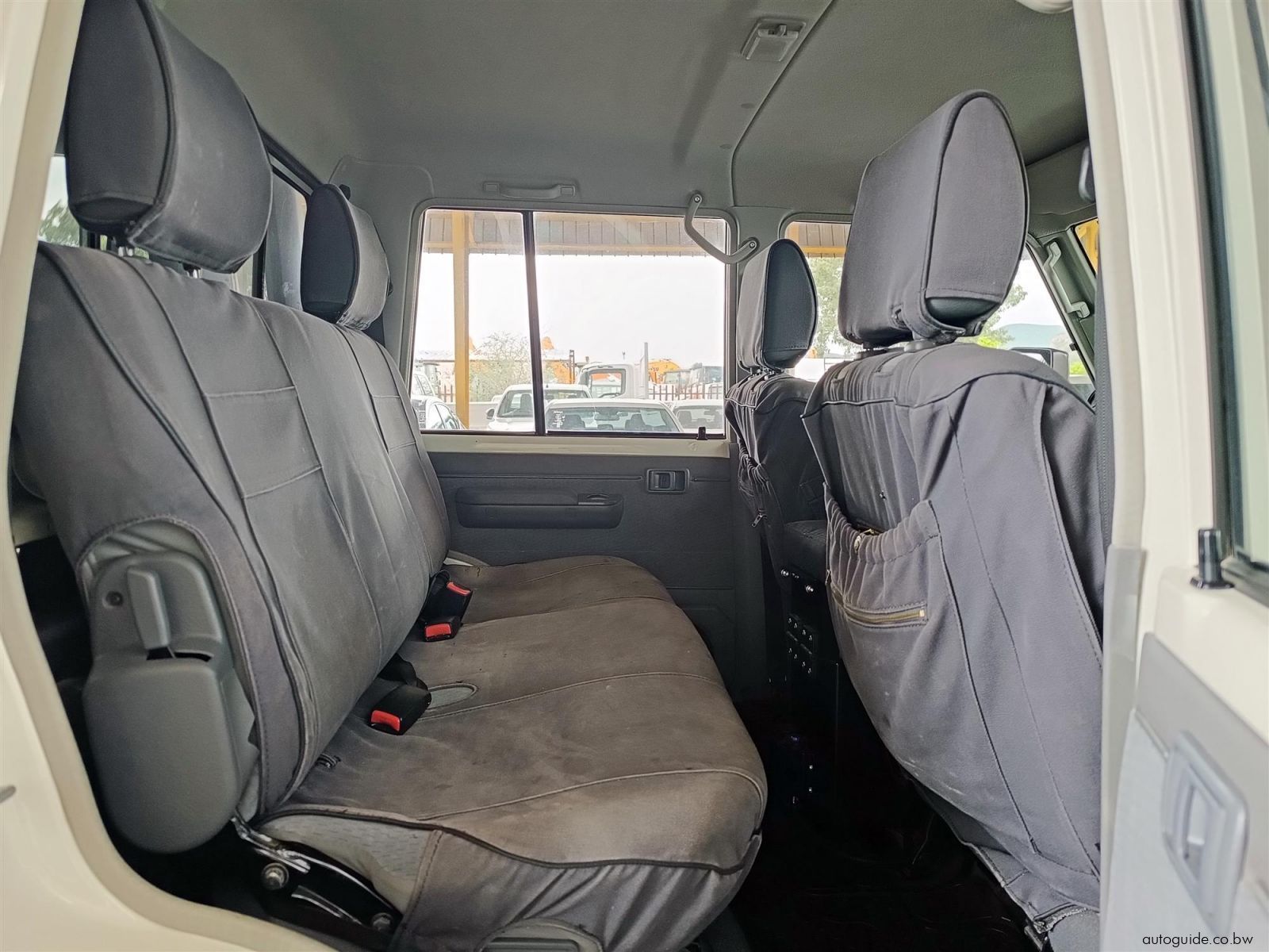 2020 Toyota Land Cruiser 4.5 V8 LX photo