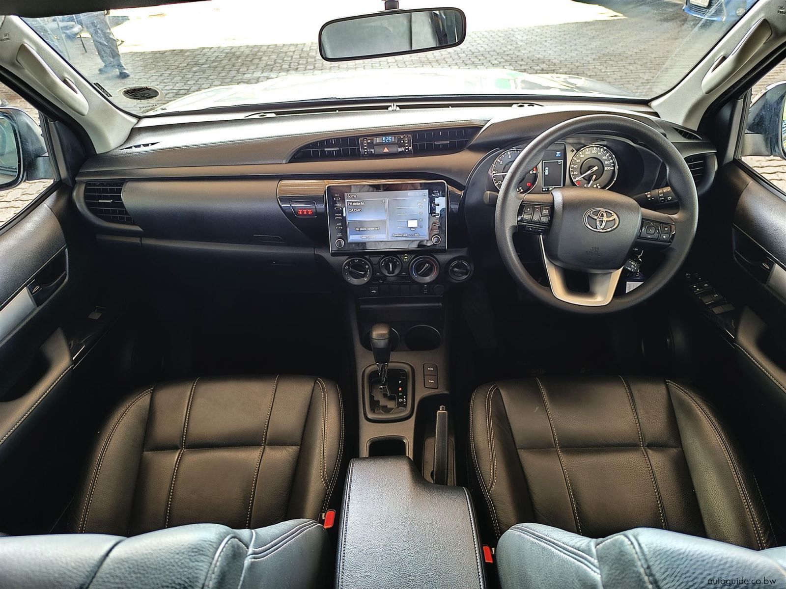 2025 Toyota Hilux Rider 2.4L GD-6 4x4 A/T photo