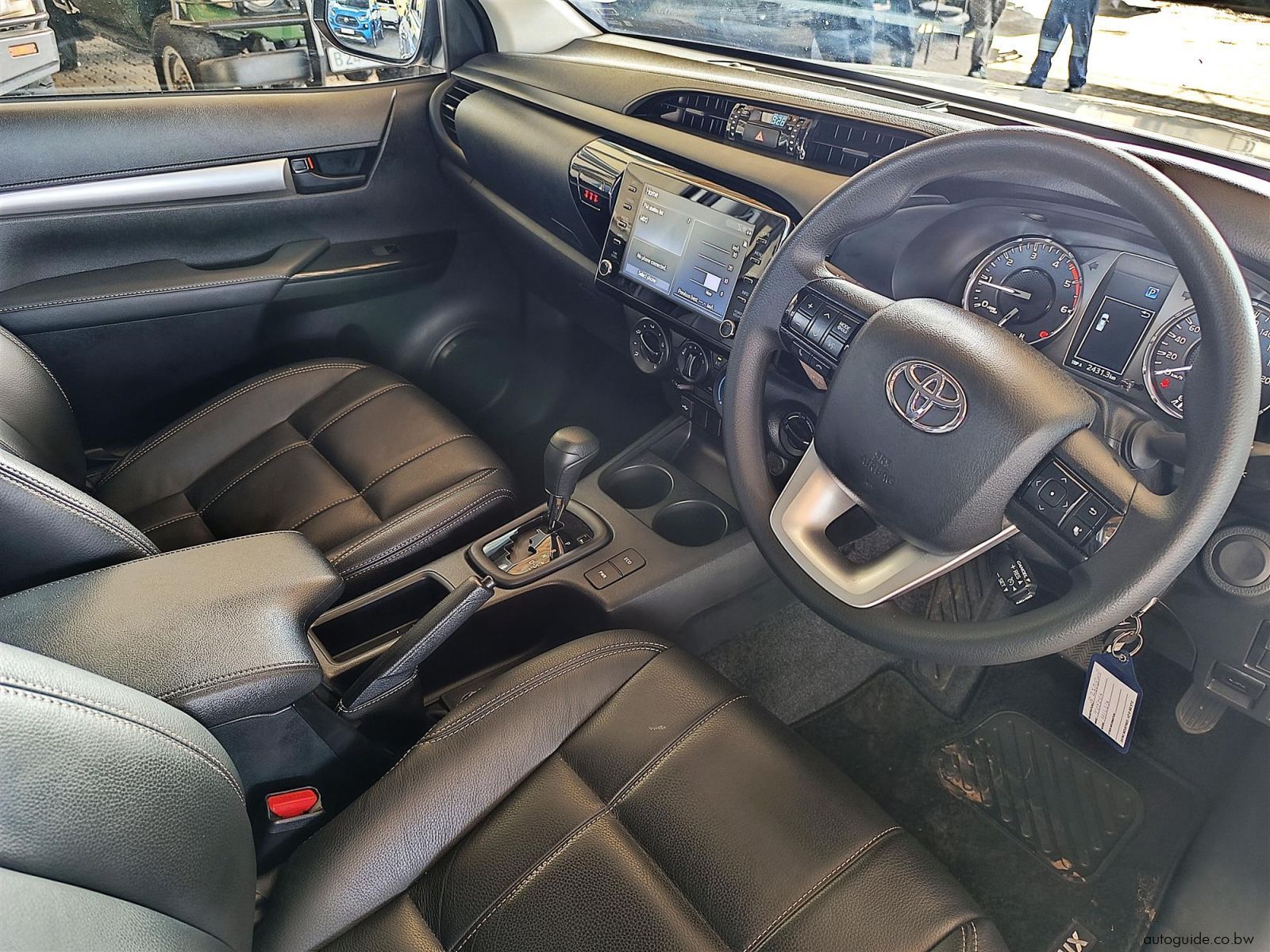 2025 Toyota Hilux Rider 2.4L GD-6 4x4 A/T photo