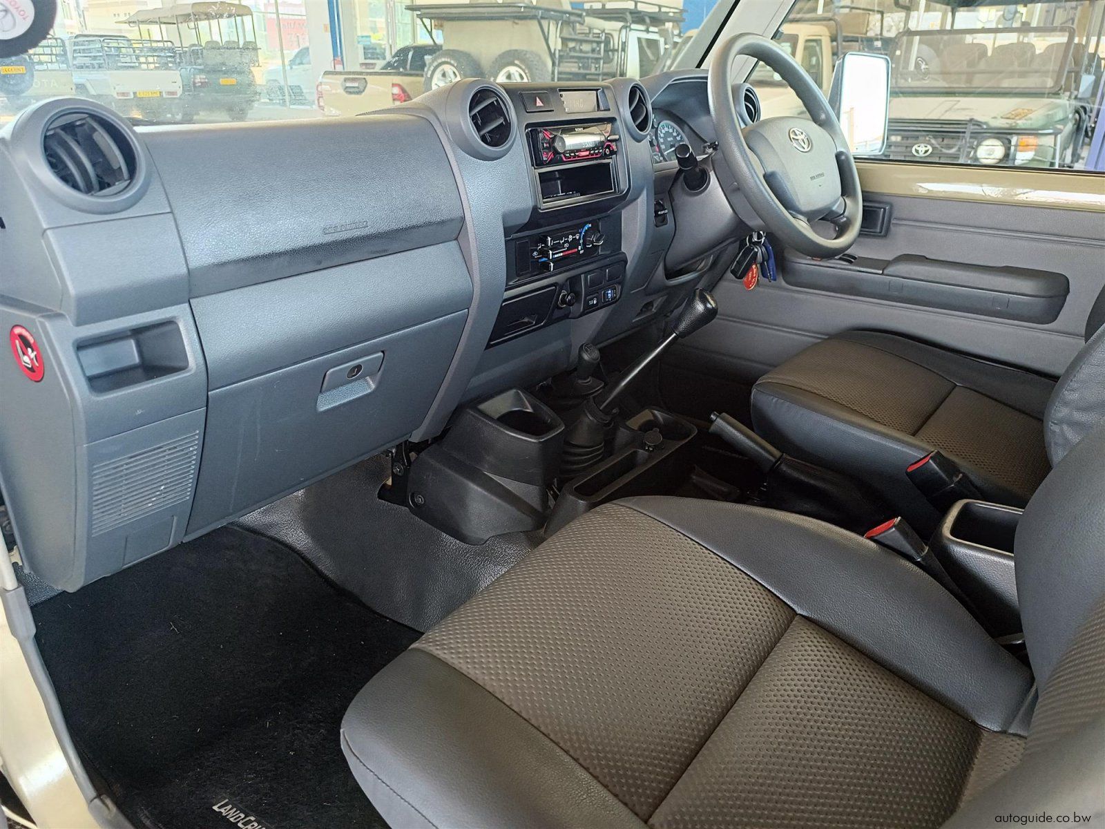 2022 Toyota Land Cruiser 4.0 V6 photo