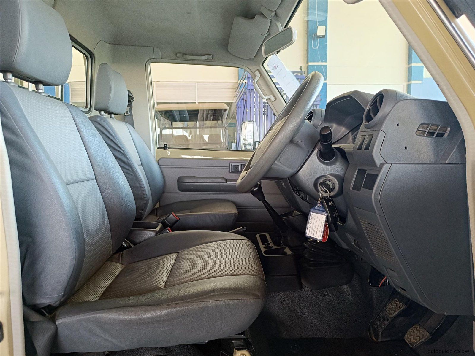 2022 Toyota Land Cruiser 4.0 V6 photo