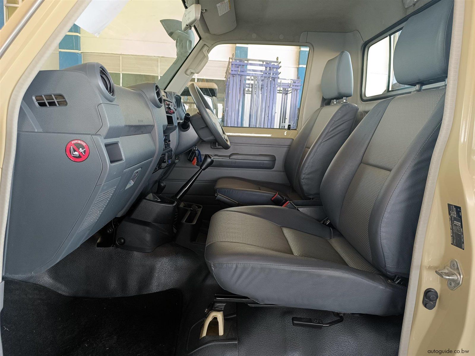 2022 Toyota Land Cruiser 4.0 V6 photo