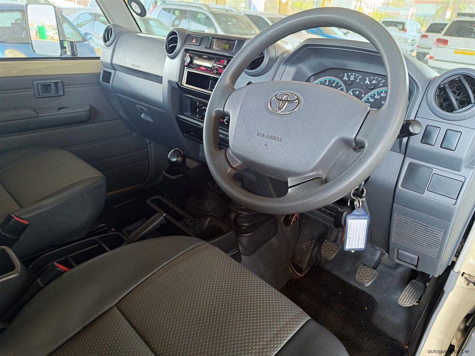 2022 Toyota Land Cruiser 4.0 V6 photo