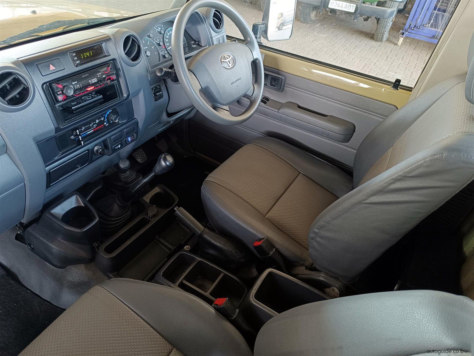 2022 Toyota Land Cruiser 4.0 V6 photo