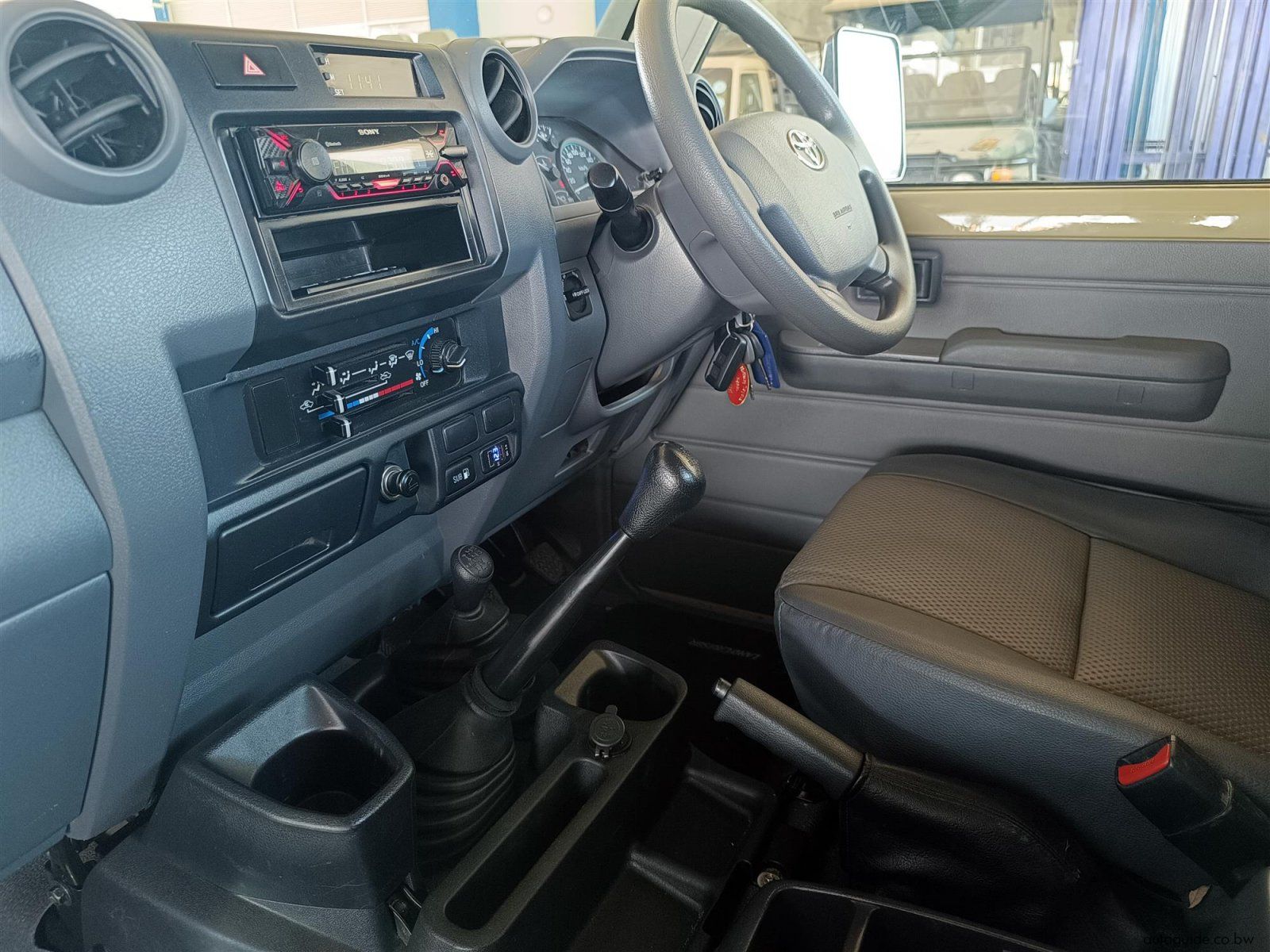 2022 Toyota Land Cruiser 4.0 V6 photo