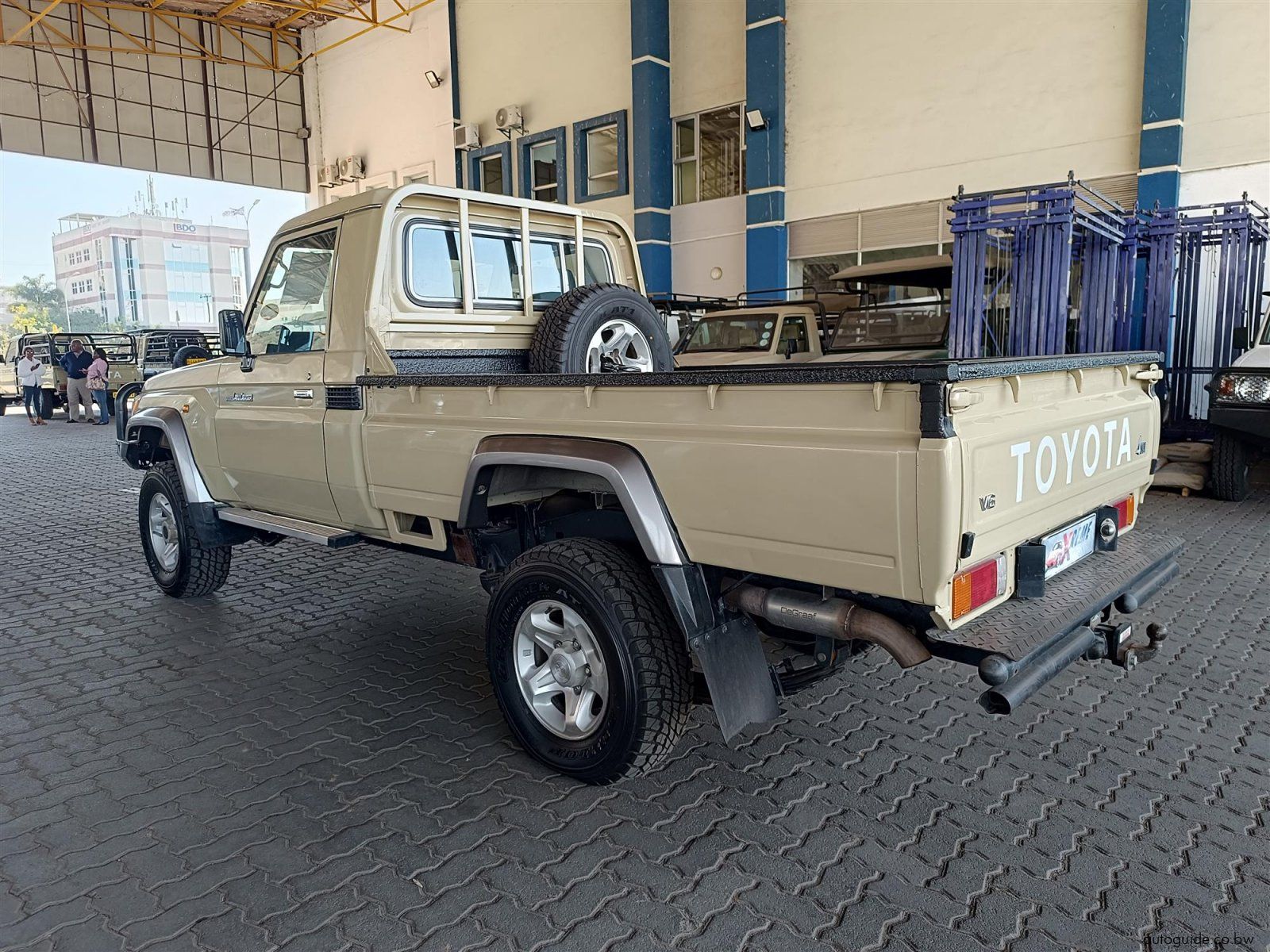 2022 Toyota Land Cruiser 4.0 V6 photo