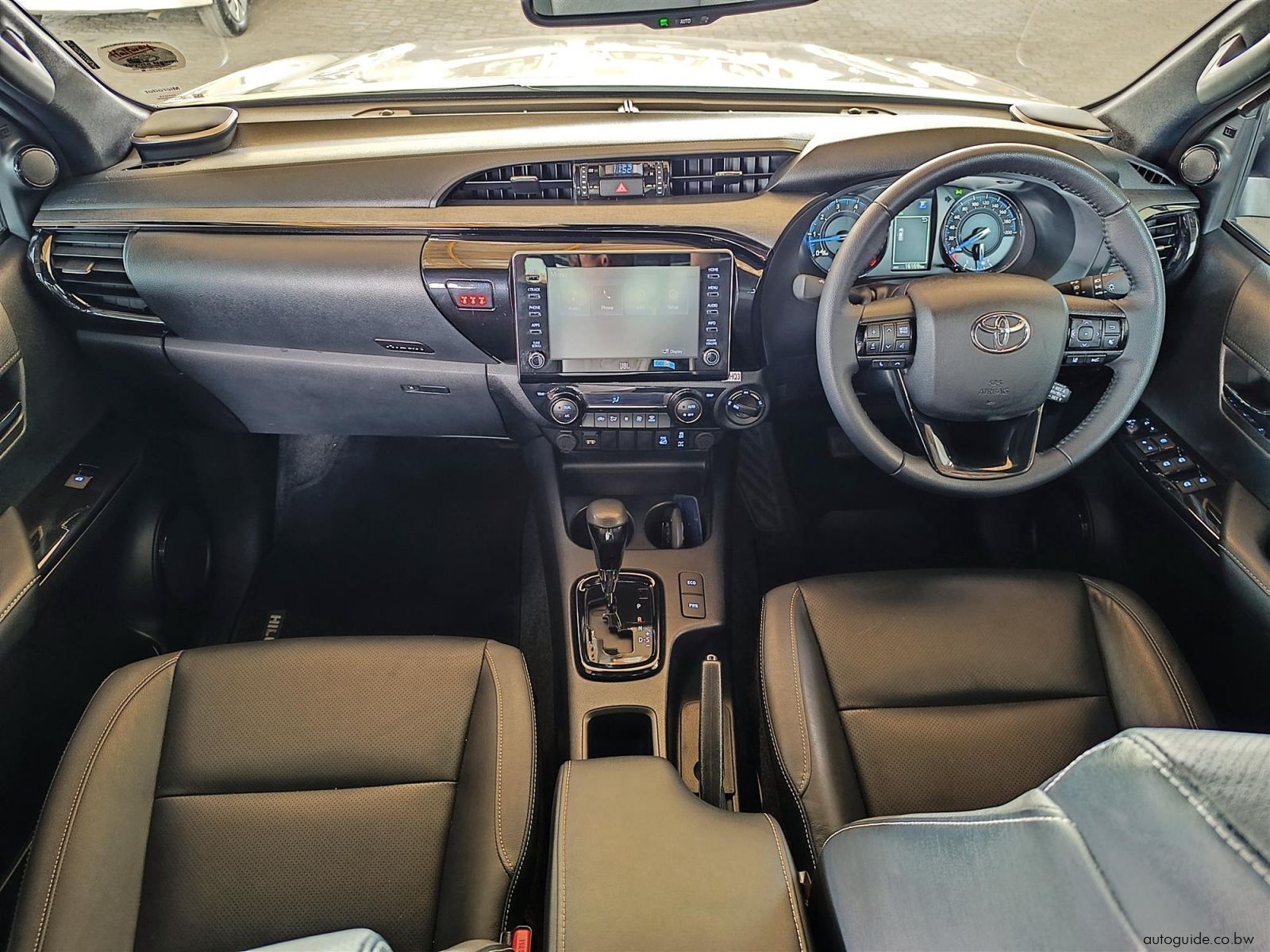 2025 Toyota Hilux Legend 2.8 GD-6 4x4 A/T photo
