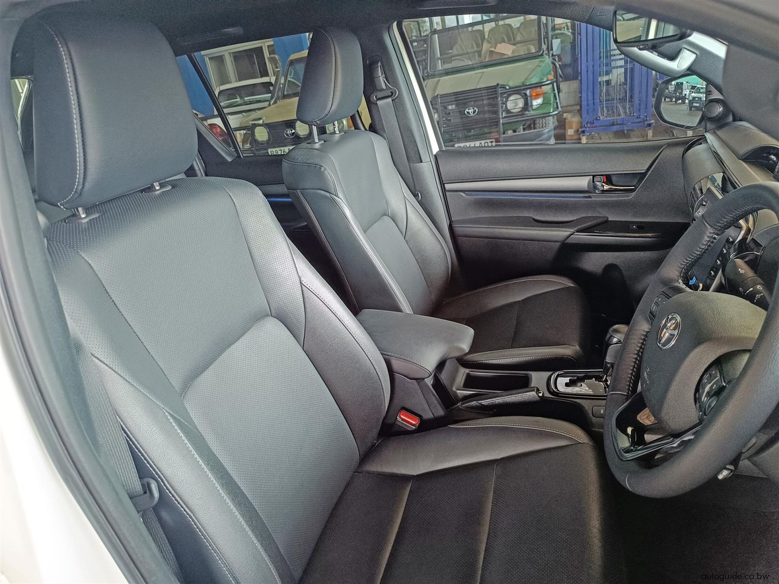 2025 Toyota Hilux Legend 2.8 GD-6 4x4 A/T photo
