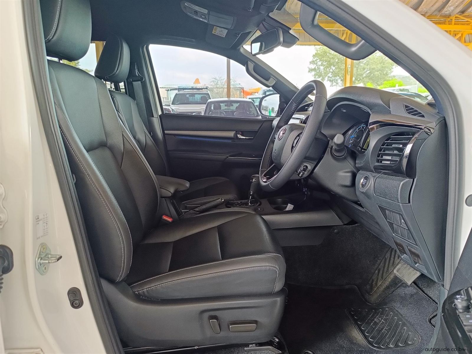 2025 Toyota Hilux Legend 2.8 GD-6 4x4 A/T photo