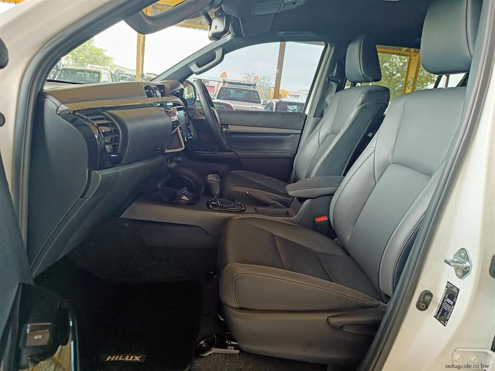 2025 Toyota Hilux Legend 2.8 GD-6 4x4 A/T photo