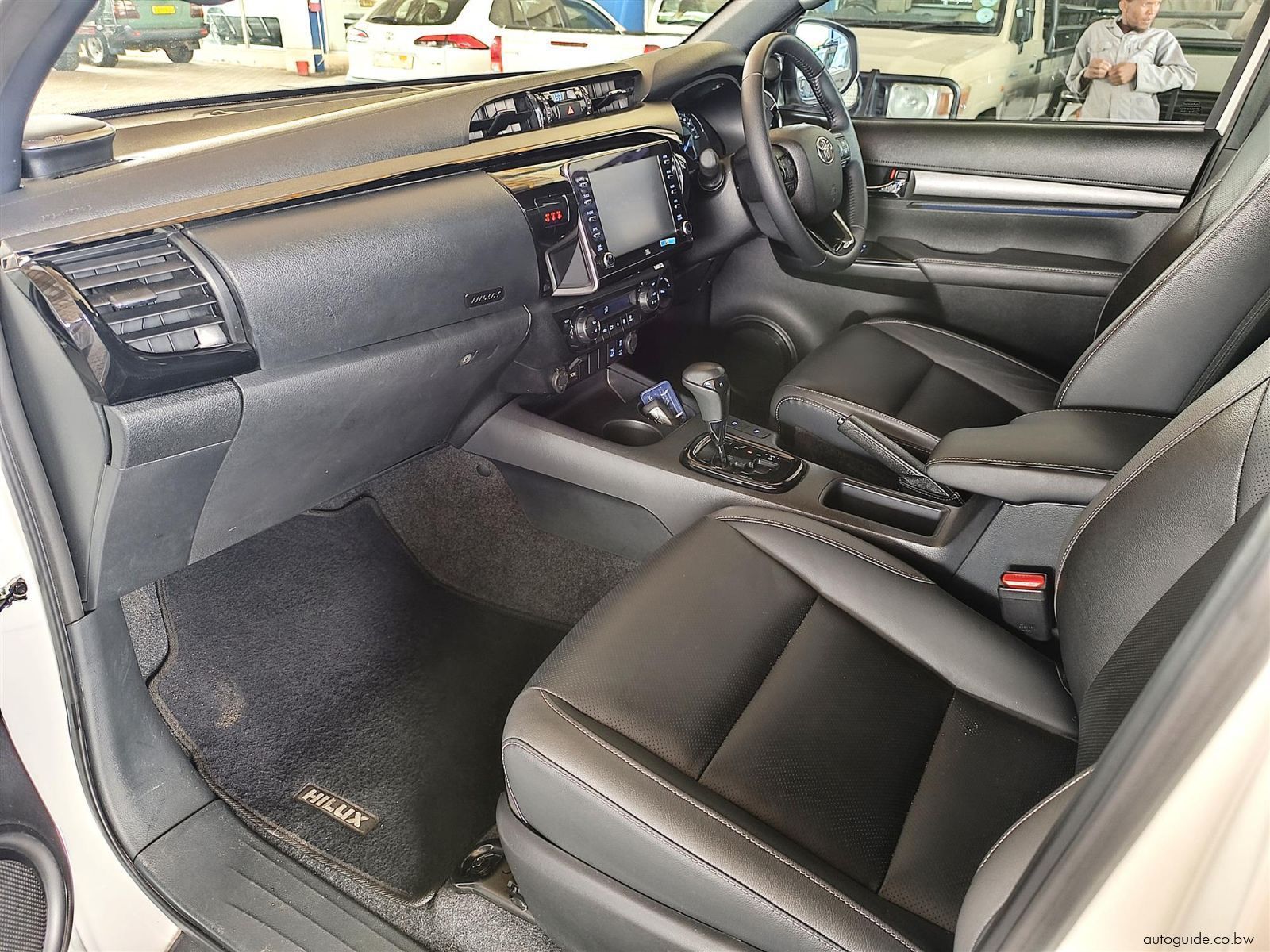 2025 Toyota Hilux Legend 2.8 GD-6 4x4 A/T photo