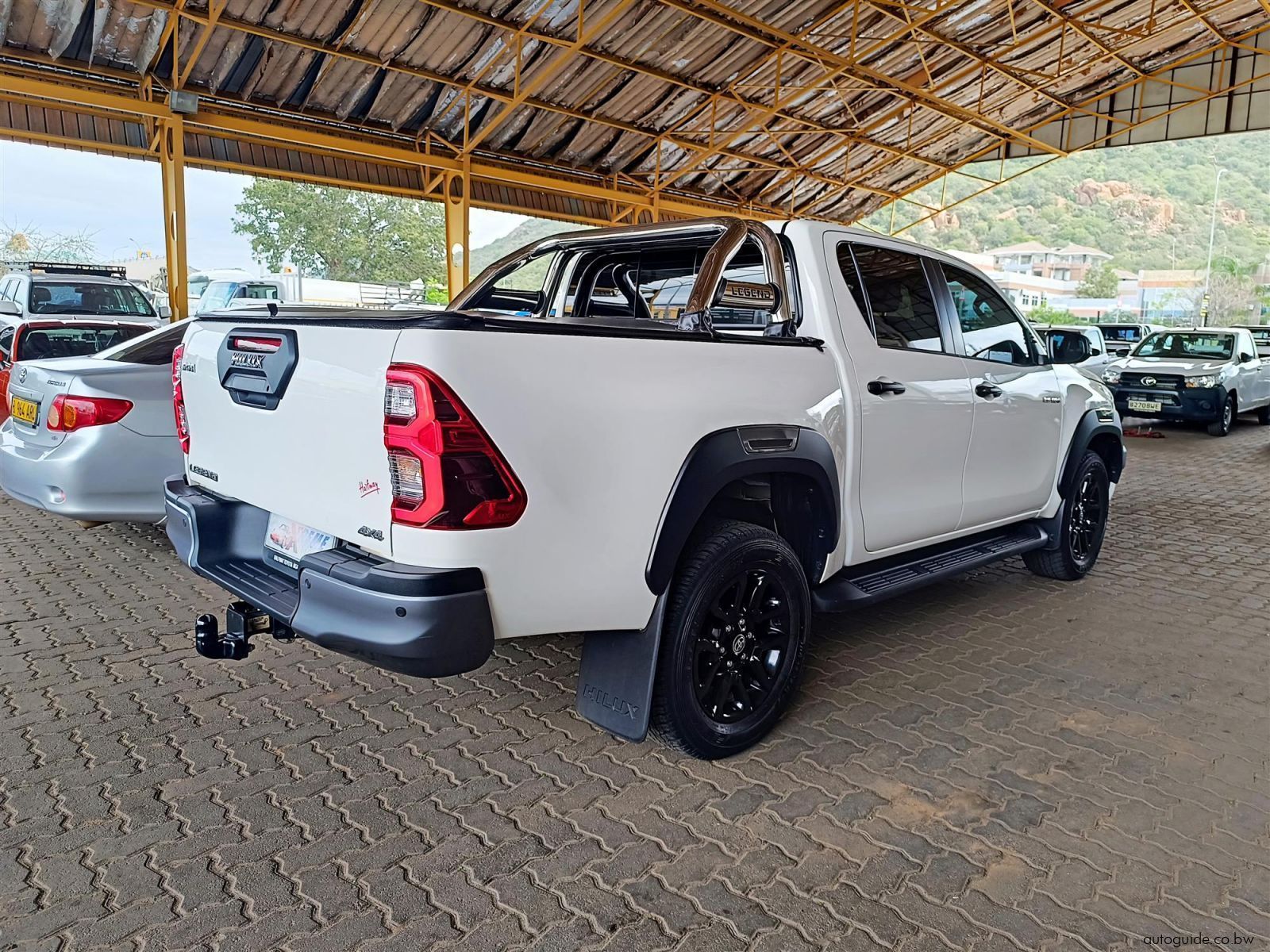 2025 Toyota Hilux Legend 2.8 GD-6 4x4 A/T photo