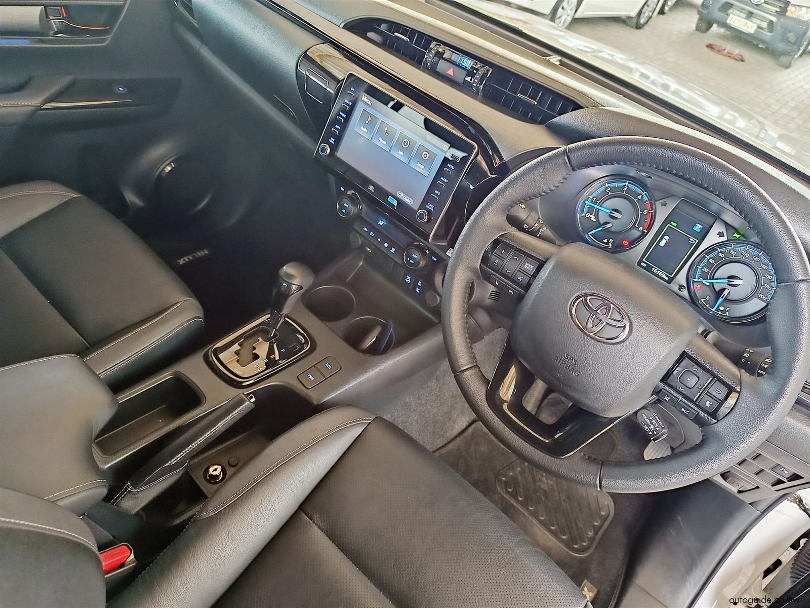2025 Toyota Hilux Legend 2.8 GD-6 4x4 A/T photo