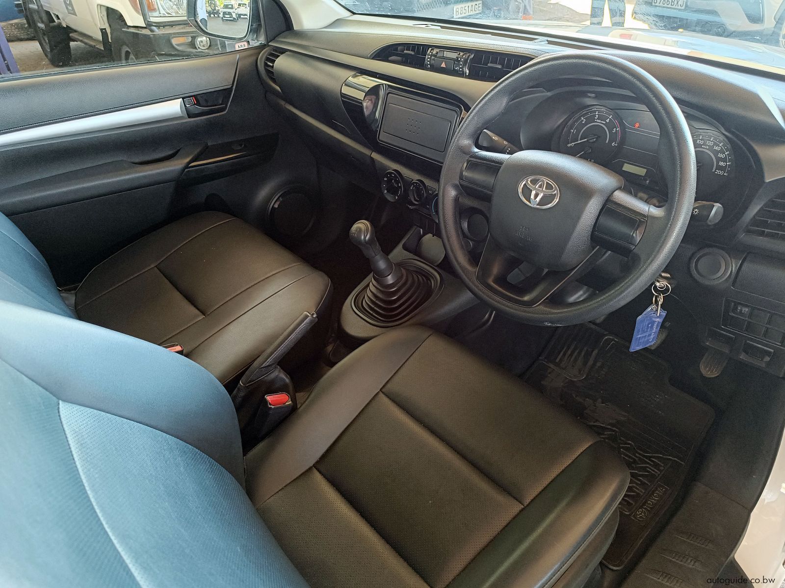 2025 Toyota Hilux 2.4L photo