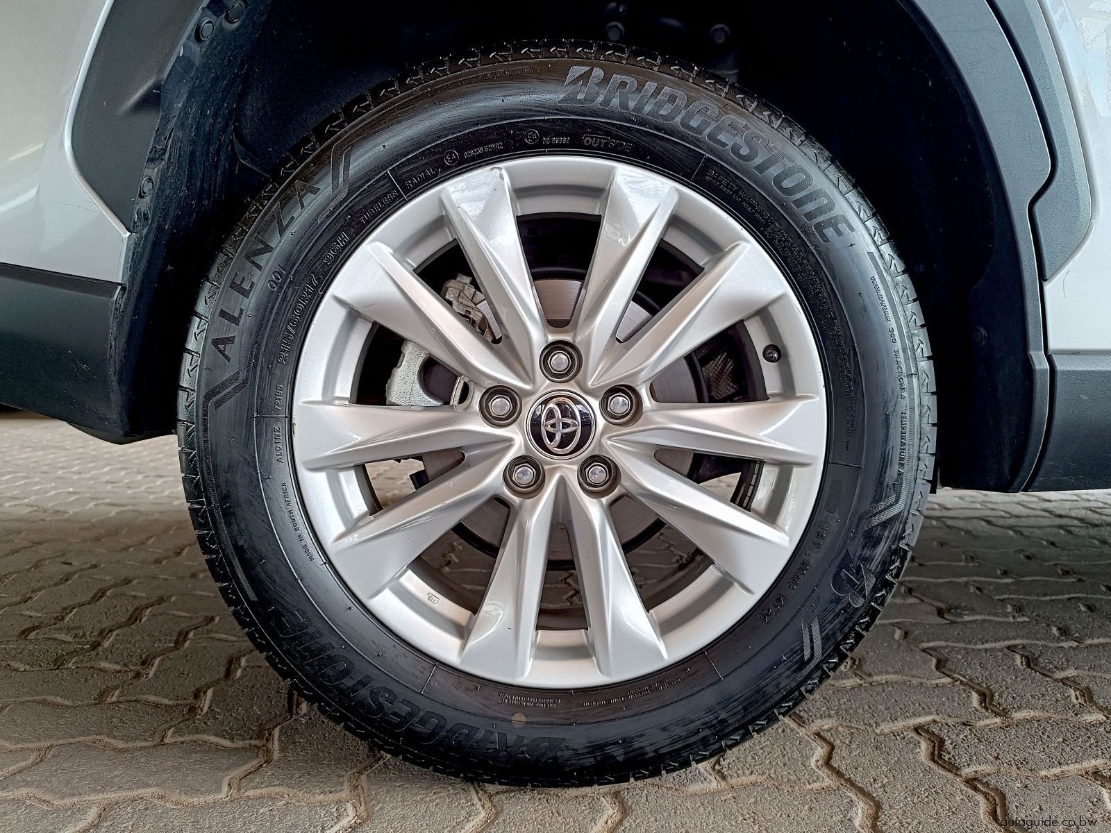 2025 Toyota Corolla Cross XS photo