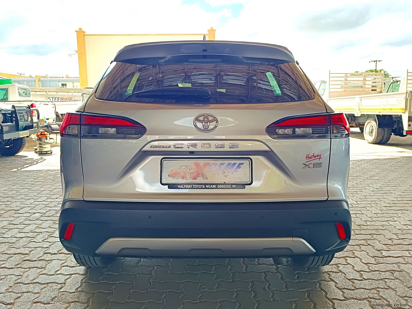 2025 Toyota Corolla Cross XS photo