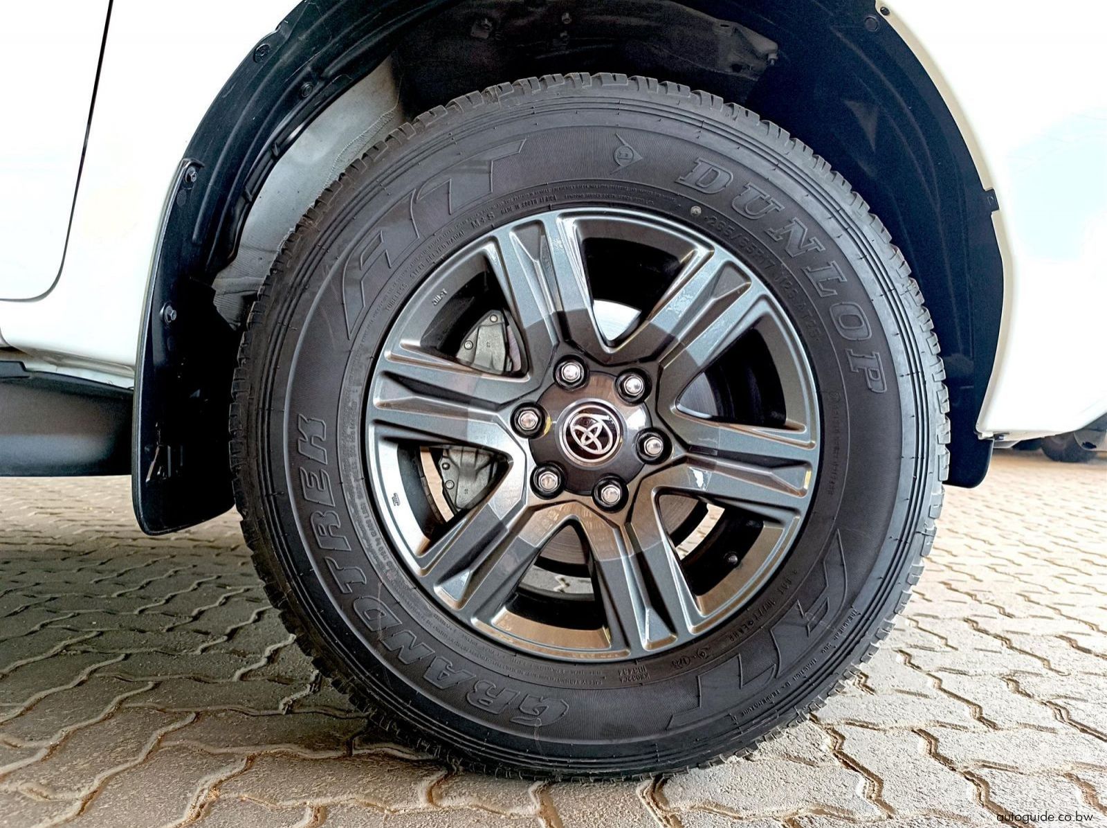 2025 Toyota Hilux Rider 2.4L GD-6 4x4 A/T pictures